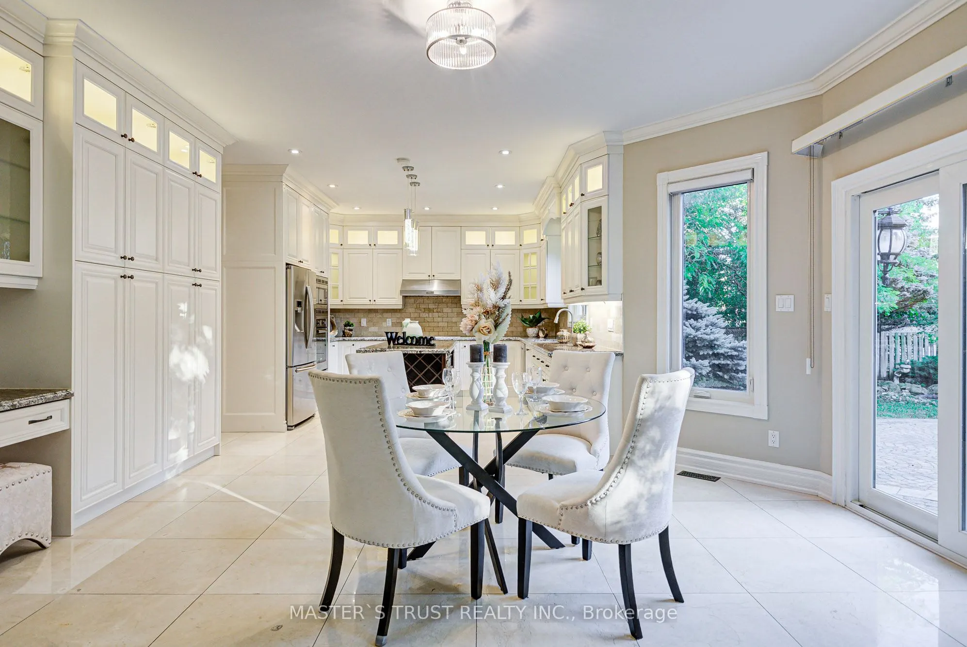 2 Lytton Boulevard