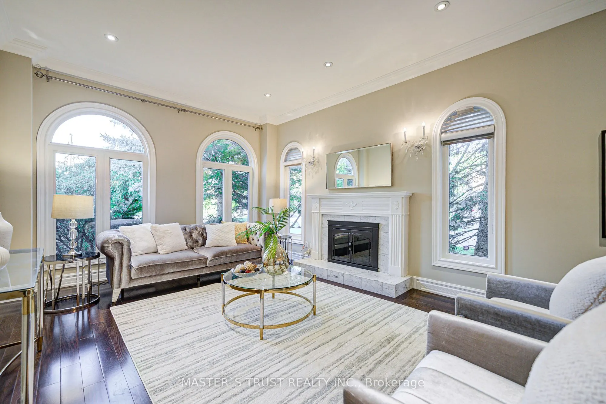 2 Lytton Boulevard