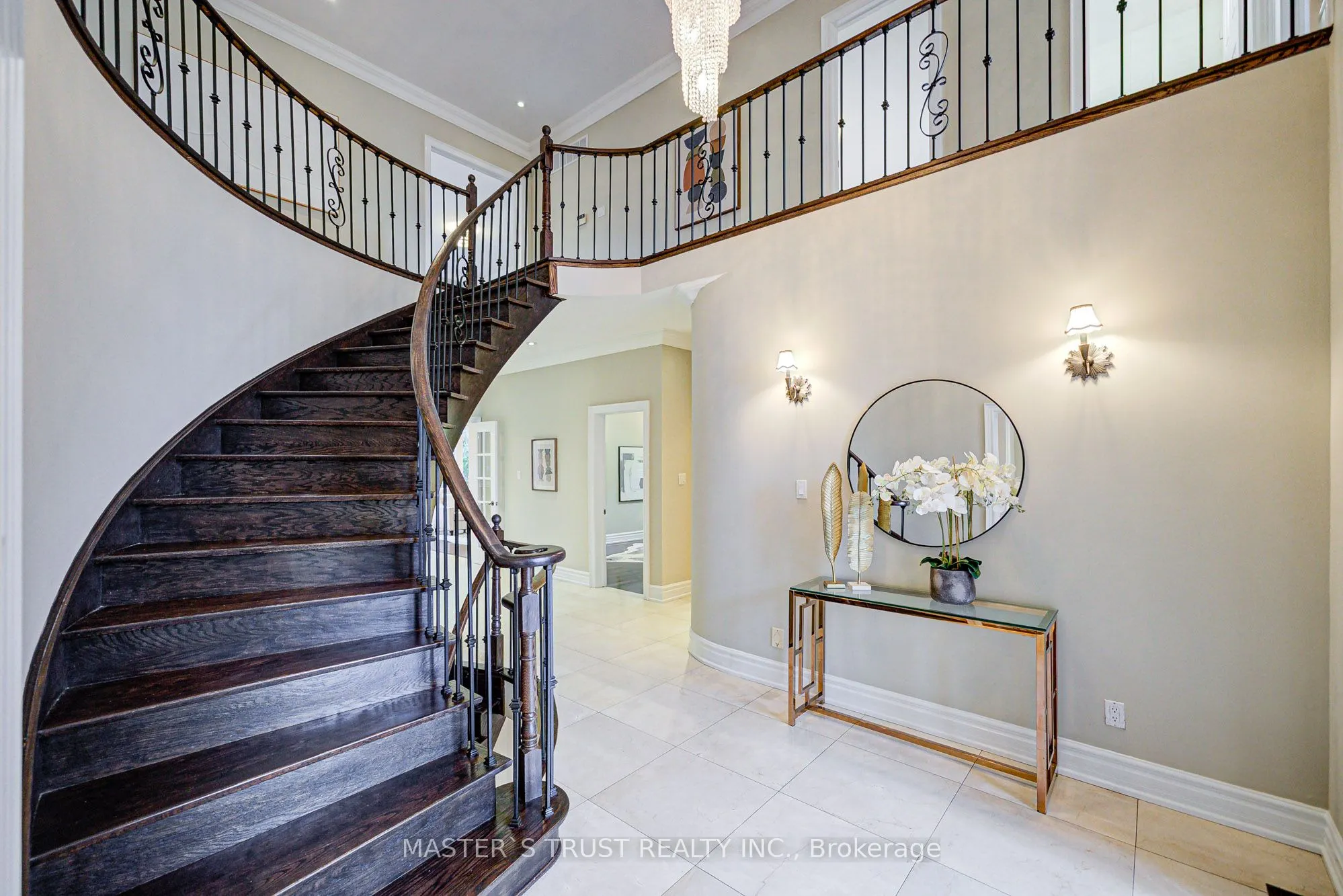 2 Lytton Boulevard