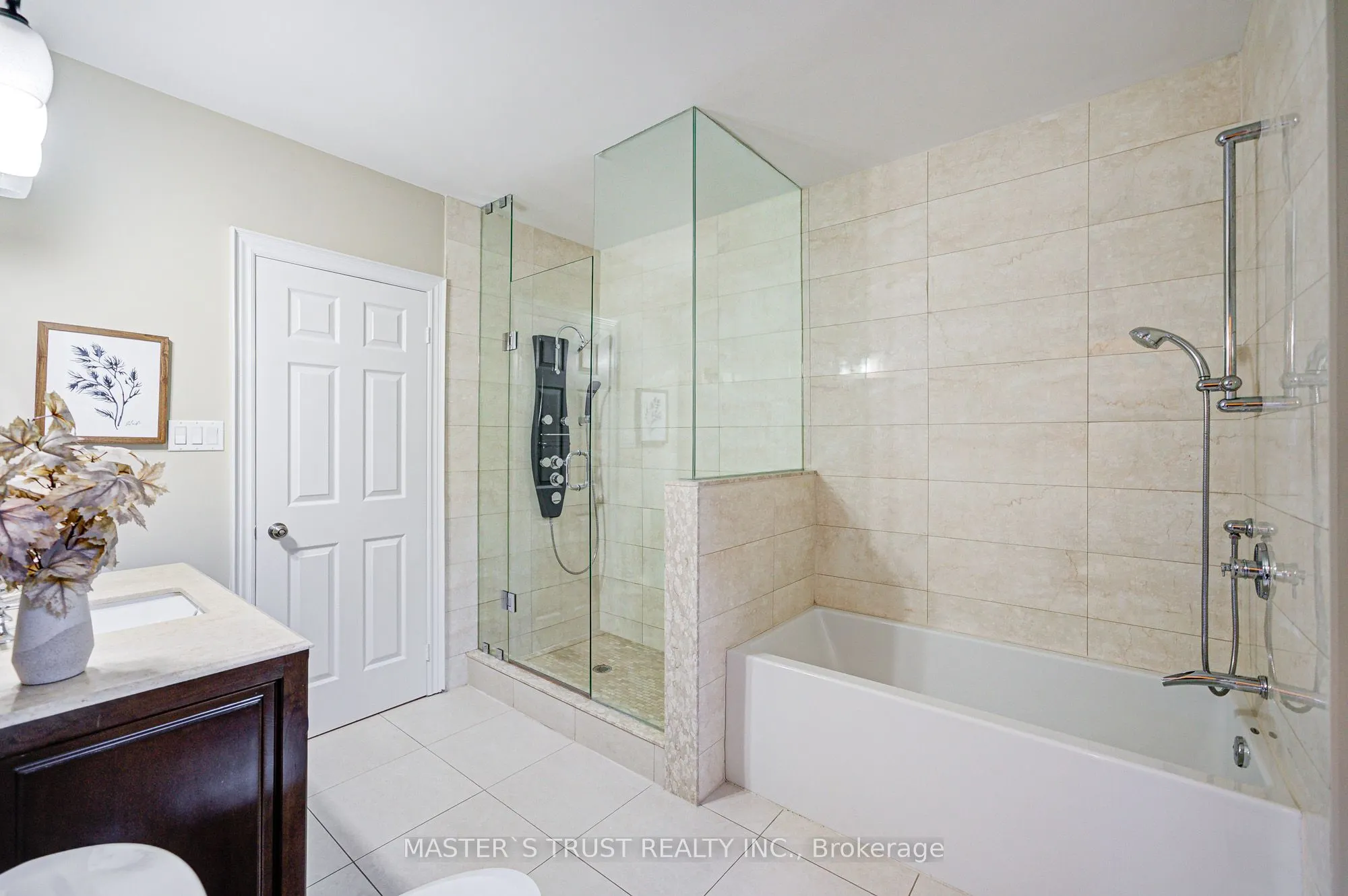 2 Lytton Boulevard