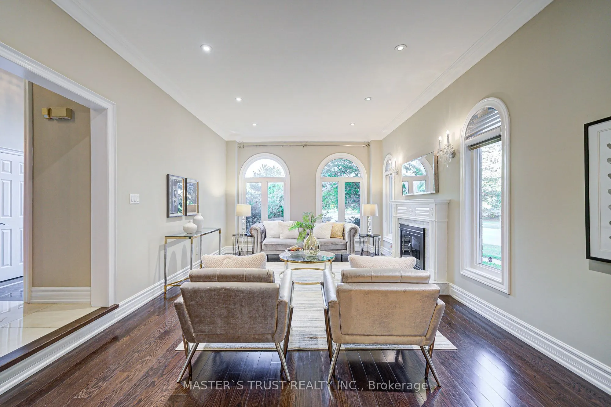 2 Lytton Boulevard