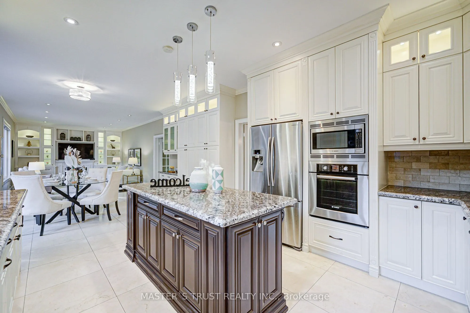 2 Lytton Boulevard