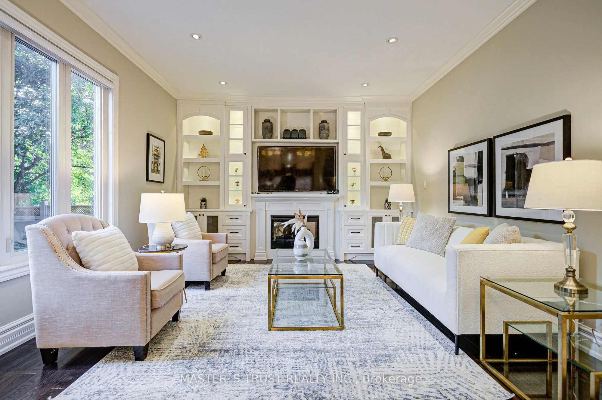 2 Lytton Boulevard