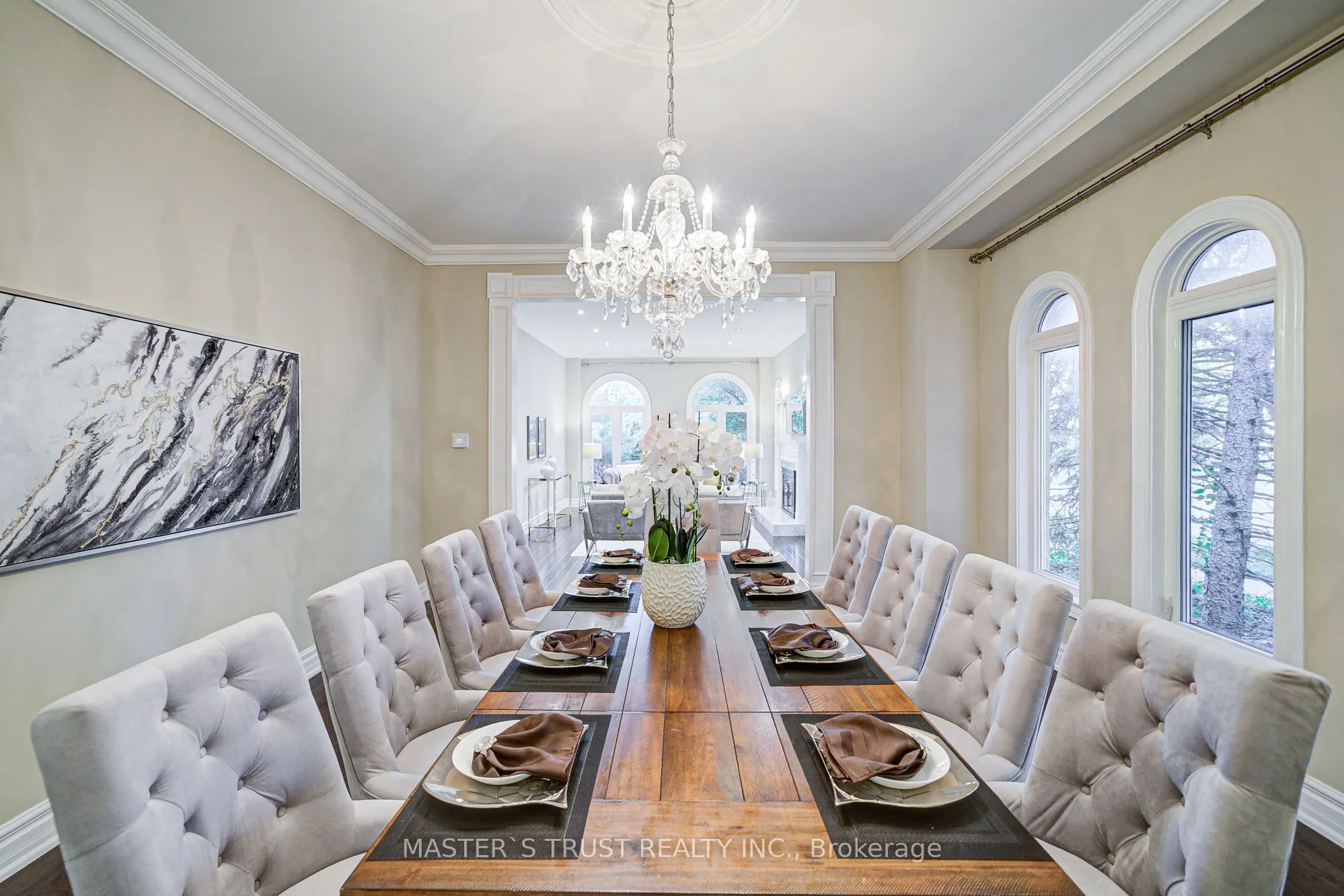 2 Lytton Boulevard
