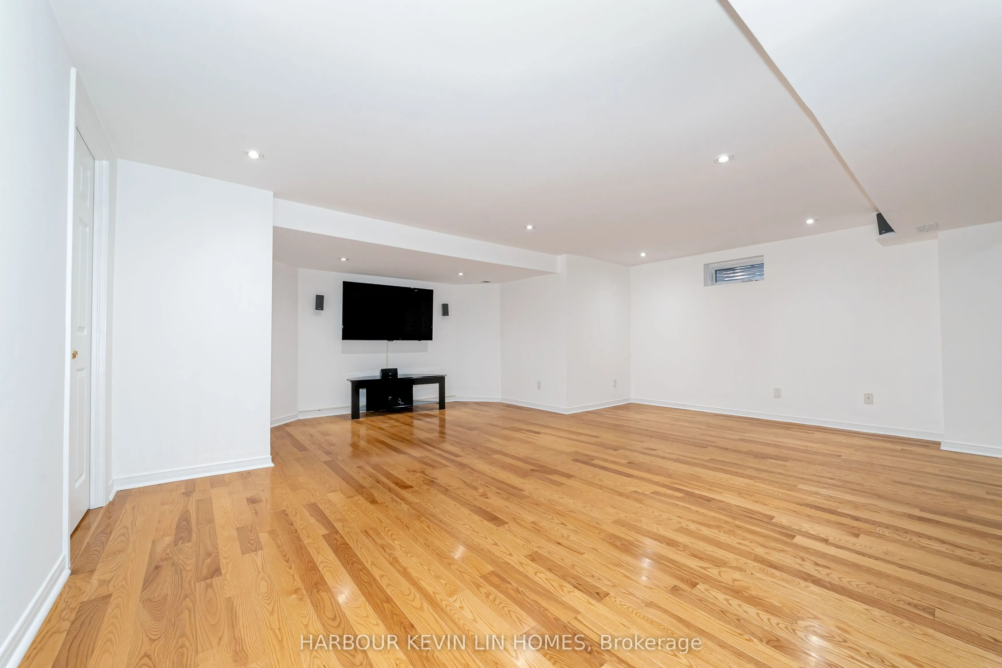 19 Willett Crescent
