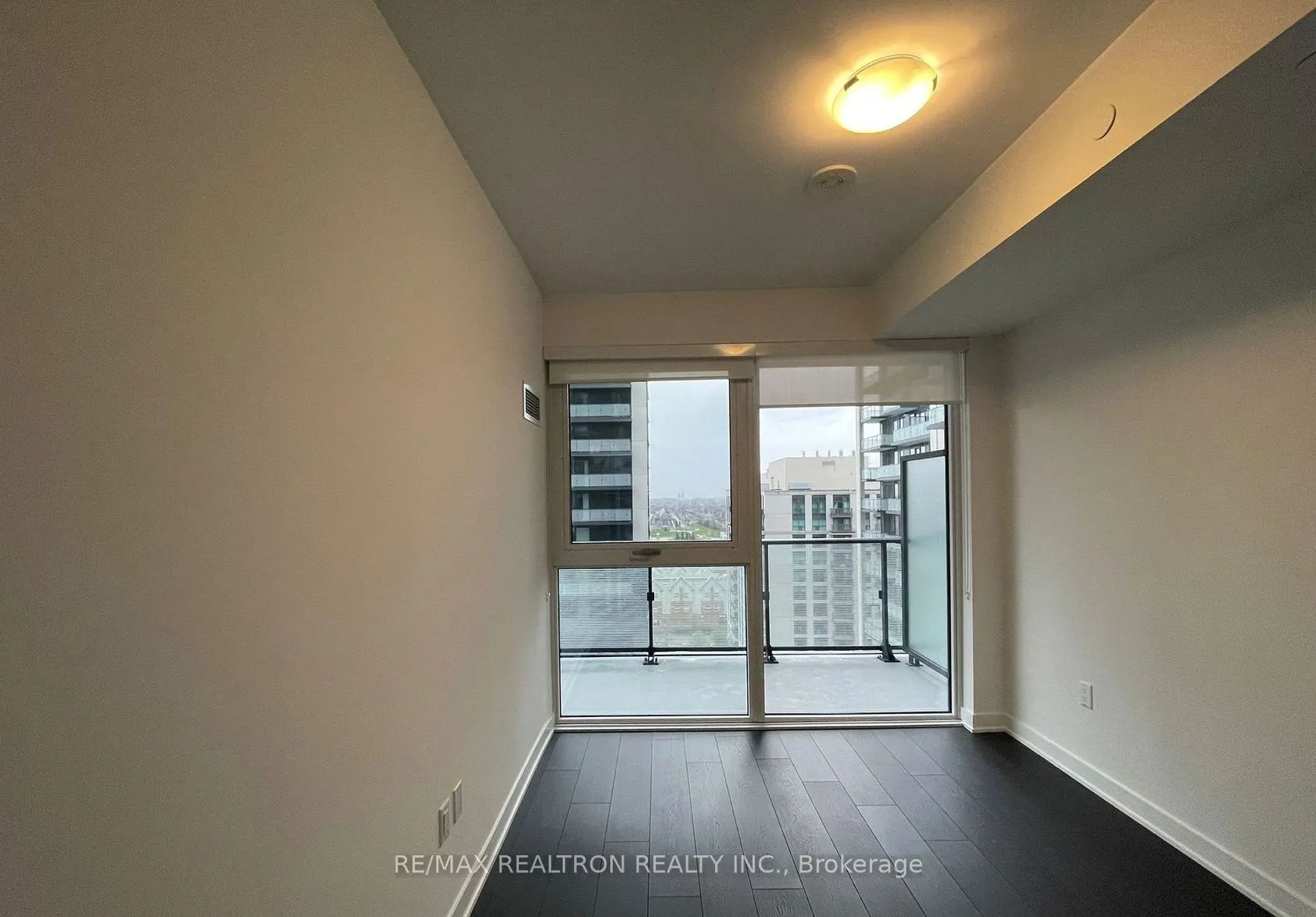 95 Oneida Crescent, #1106