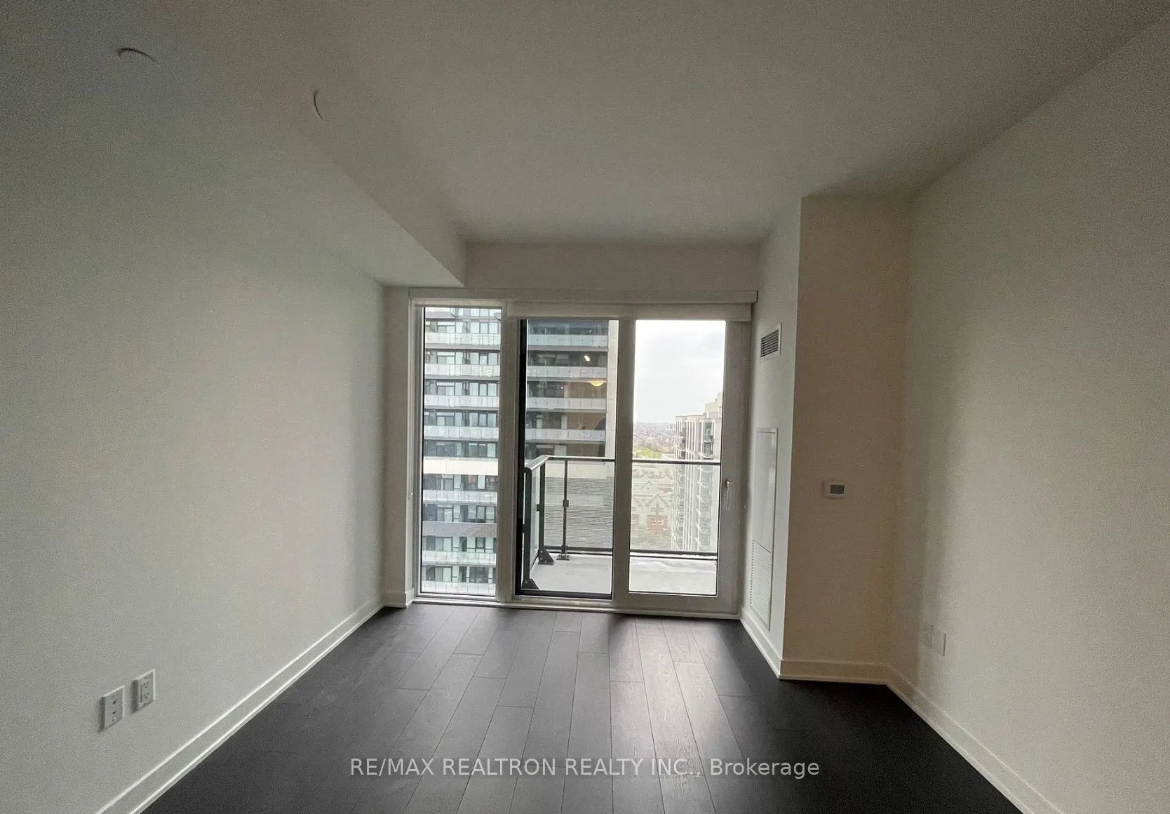 95 Oneida Crescent, #1106