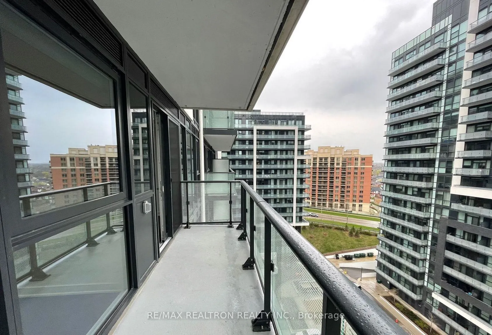95 Oneida Crescent, #1106