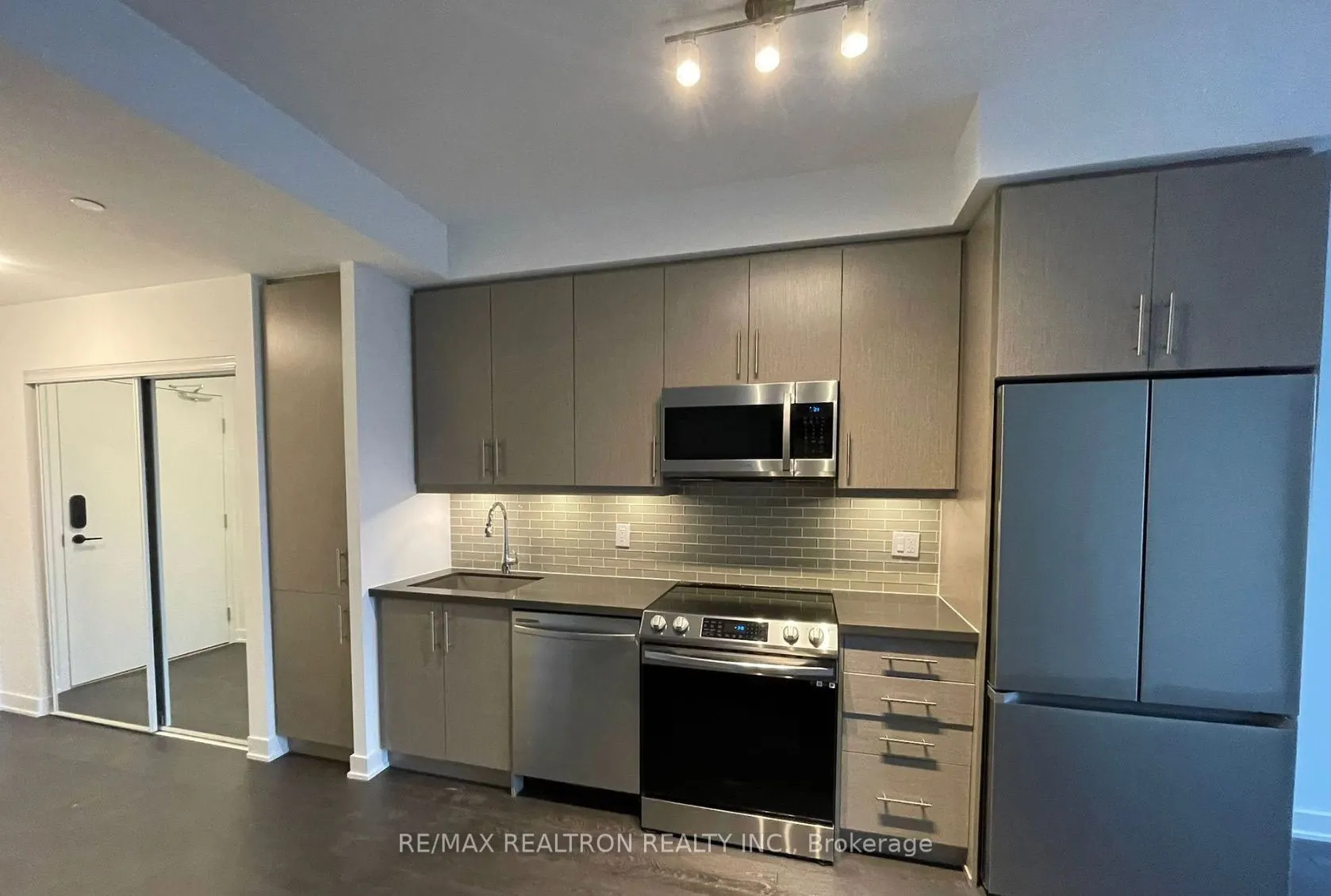95 Oneida Crescent, #1106