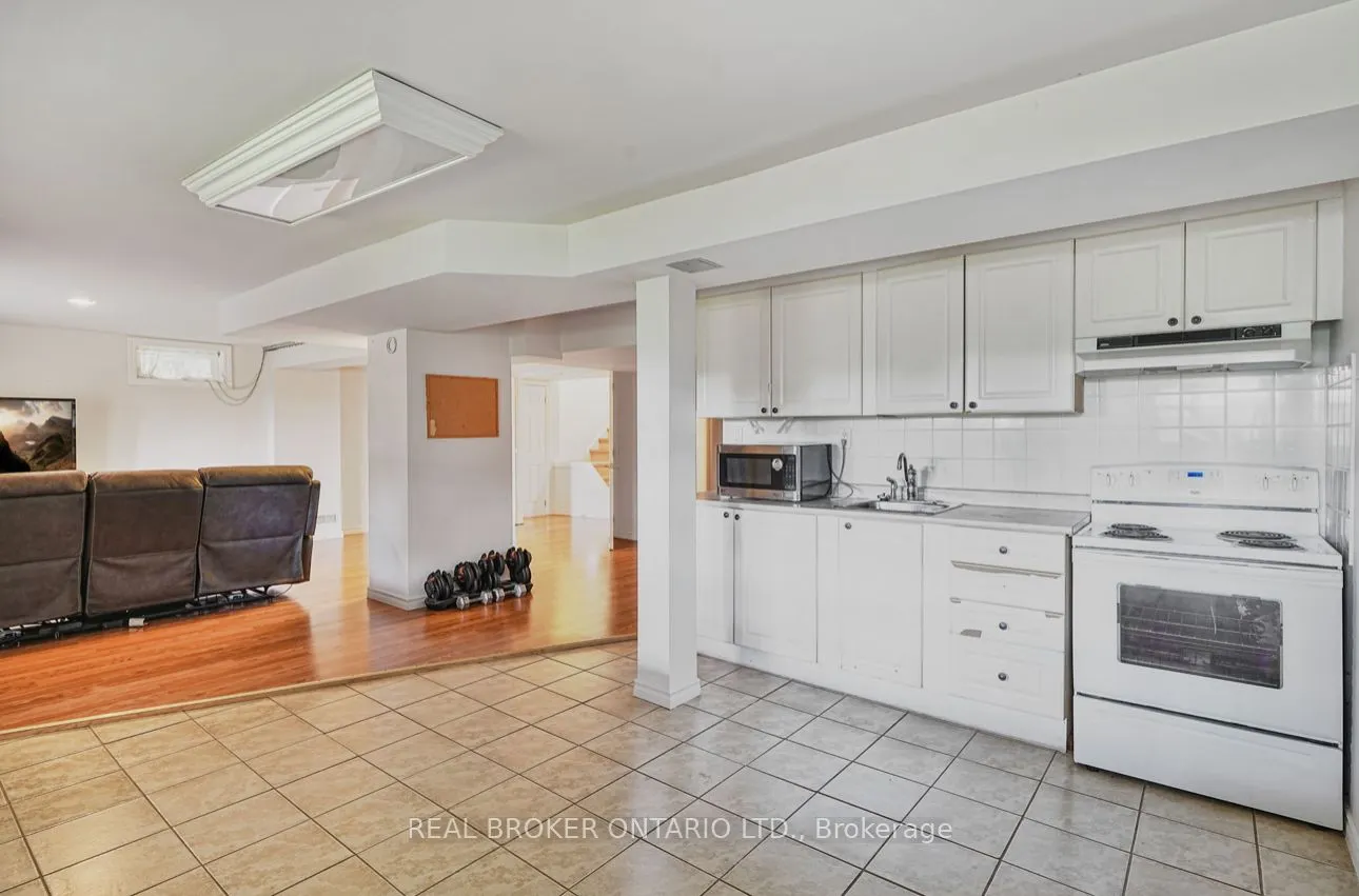 39 Woodroof Crescent