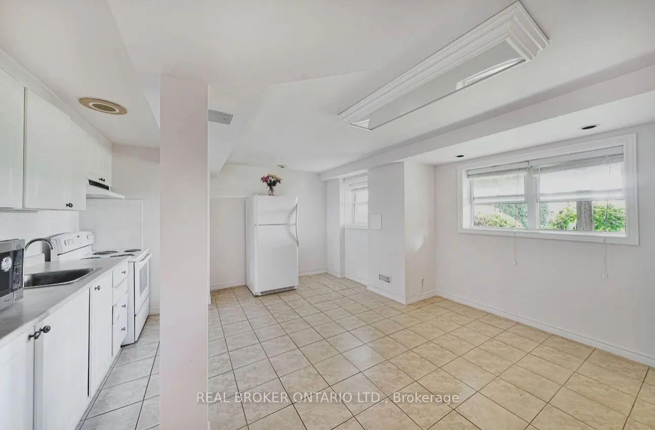 39 Woodroof Crescent