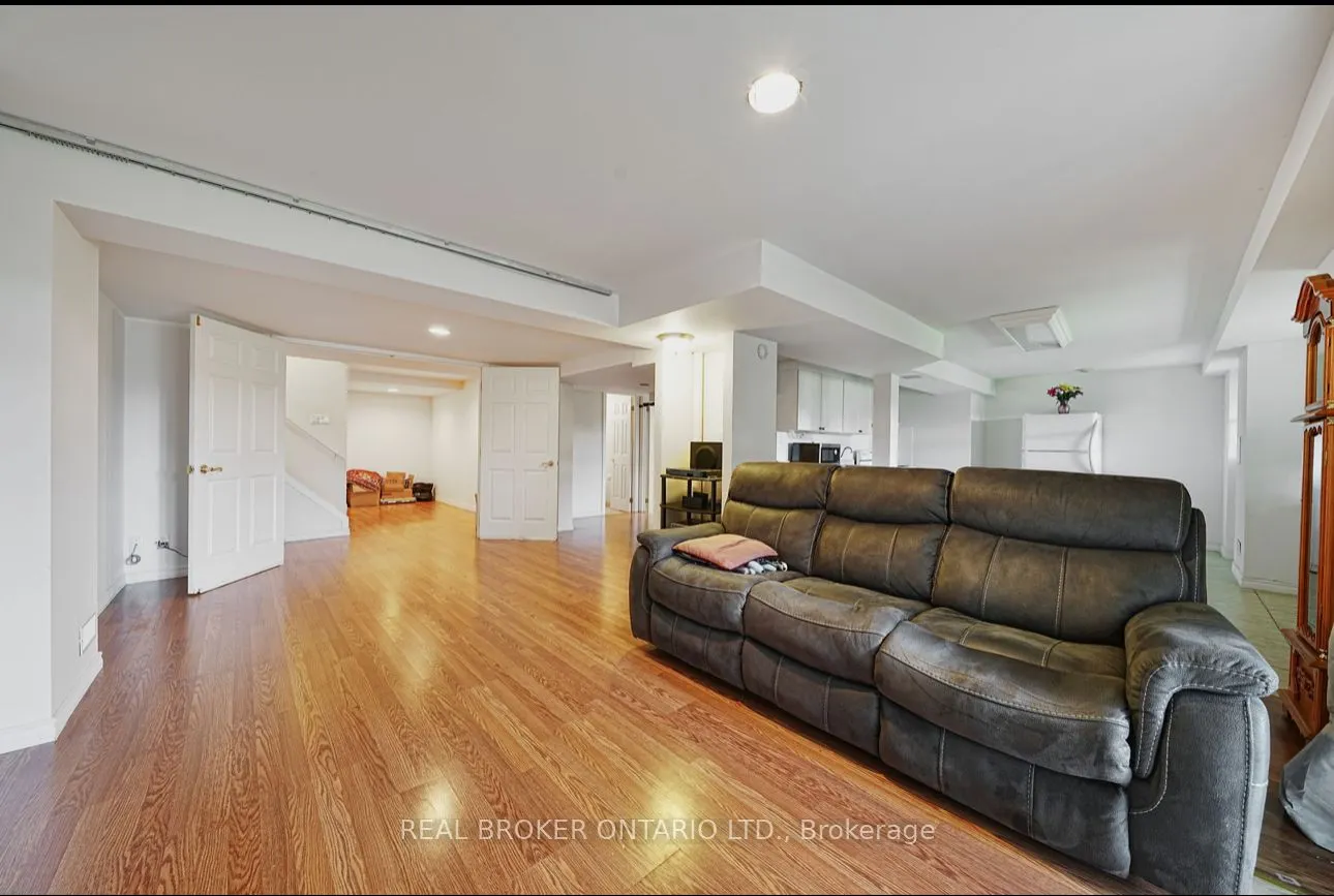 39 Woodroof Crescent