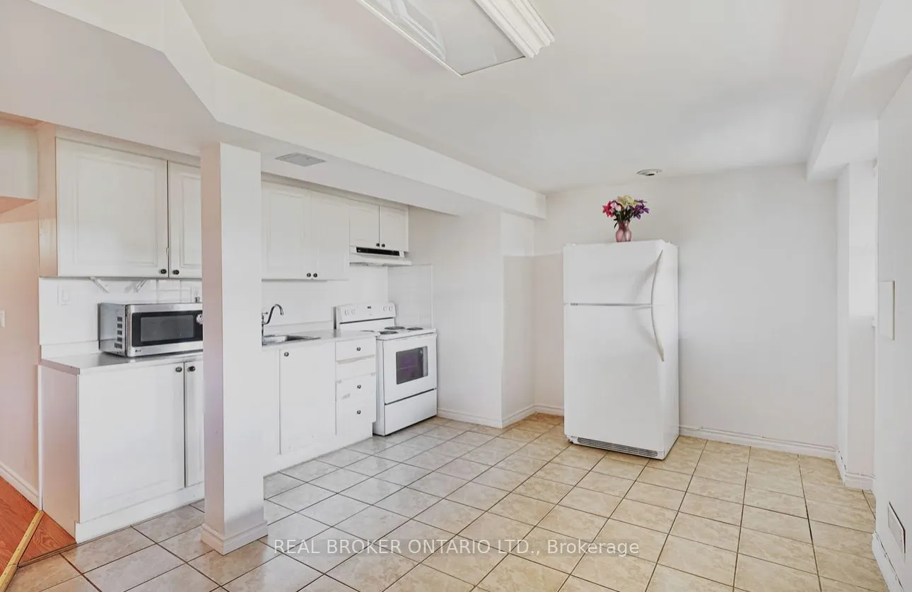 39 Woodroof Crescent