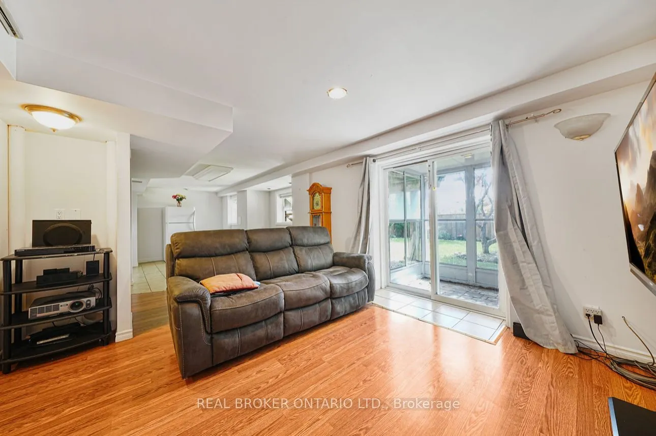 39 Woodroof Crescent
