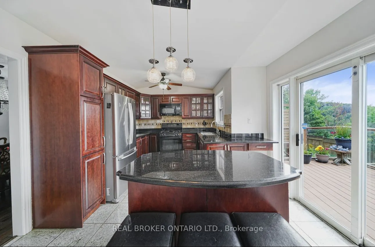 39 Woodroof Crescent