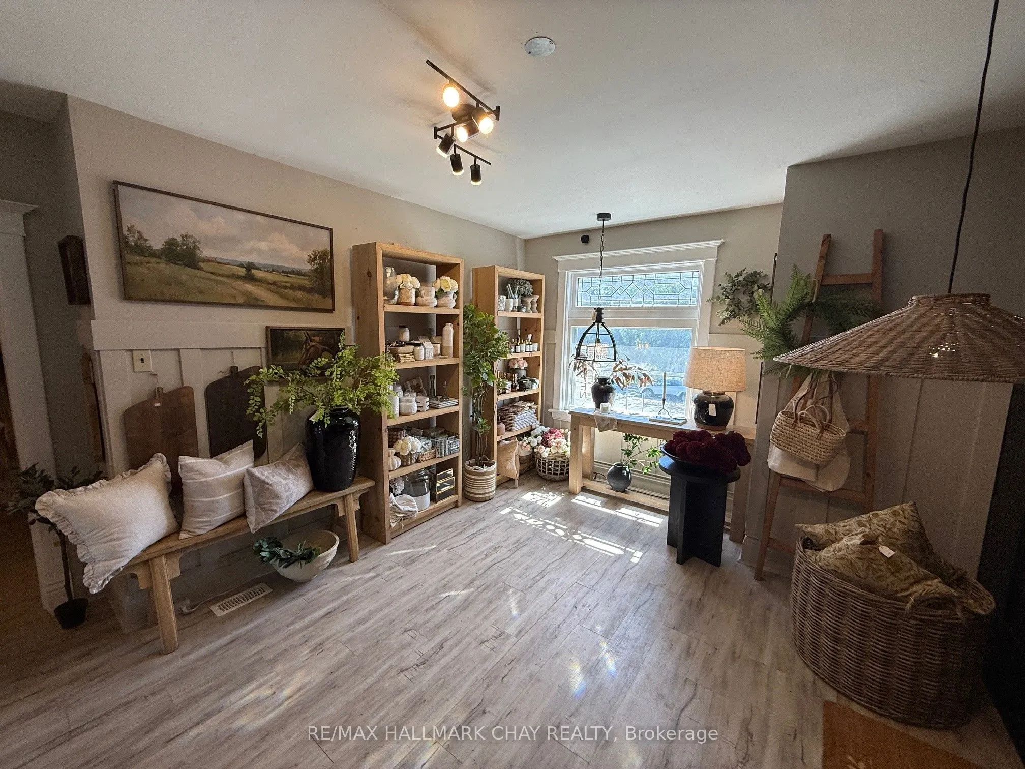 78 Victoria Street E, #Upper