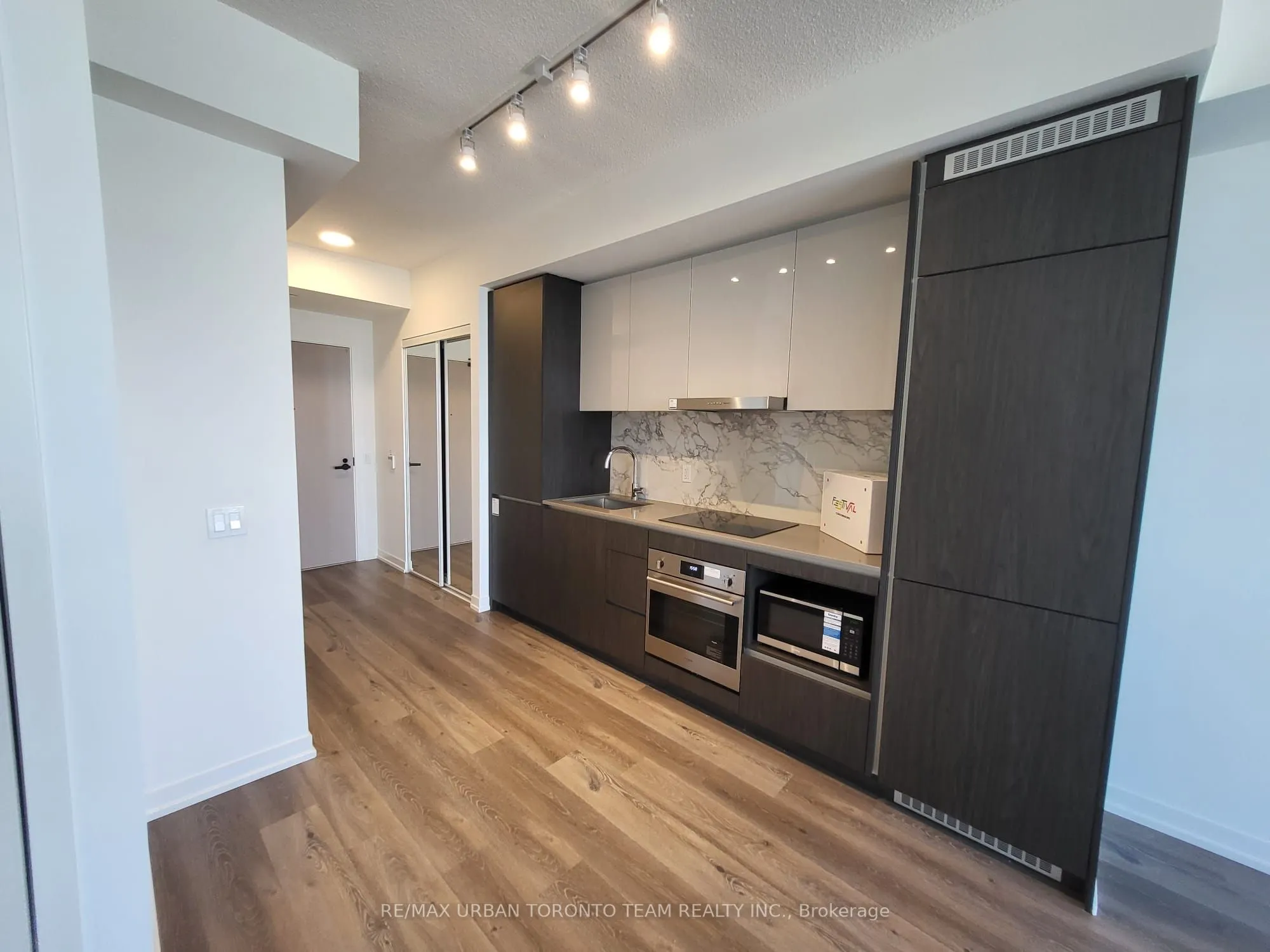 28 Interchange Way, #3607
