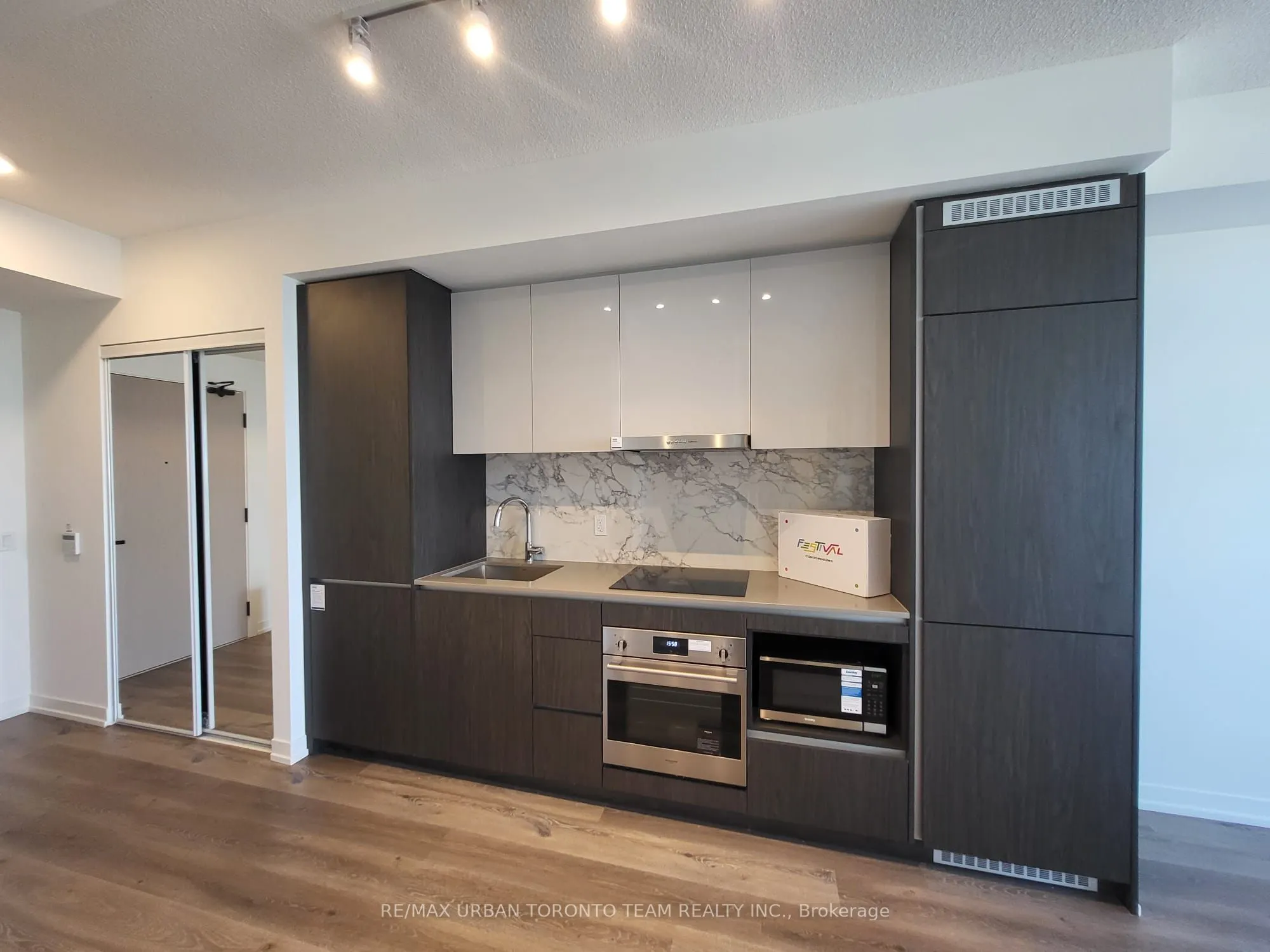 28 Interchange Way, #3607