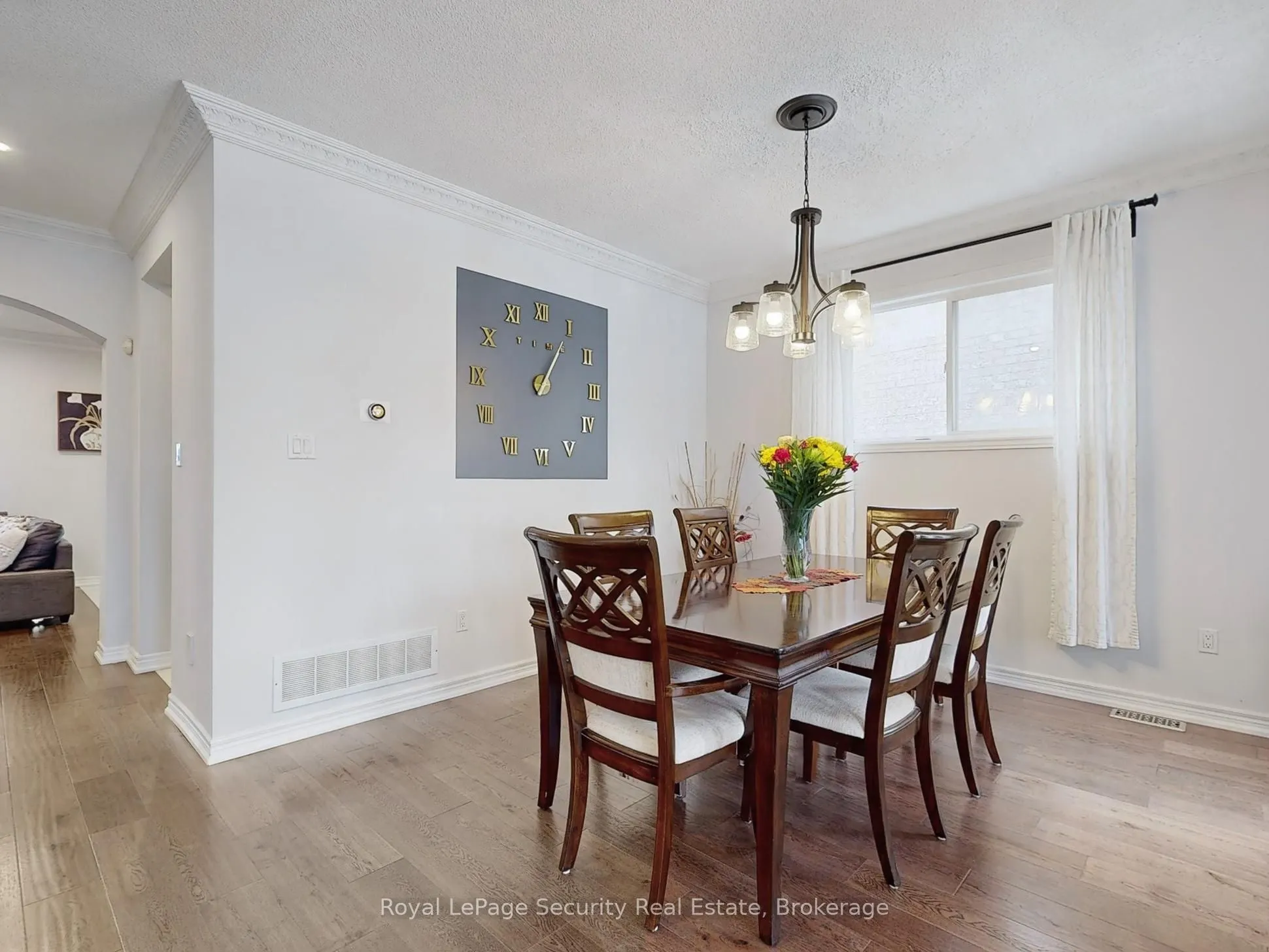 128 Daiseyfield Crescent