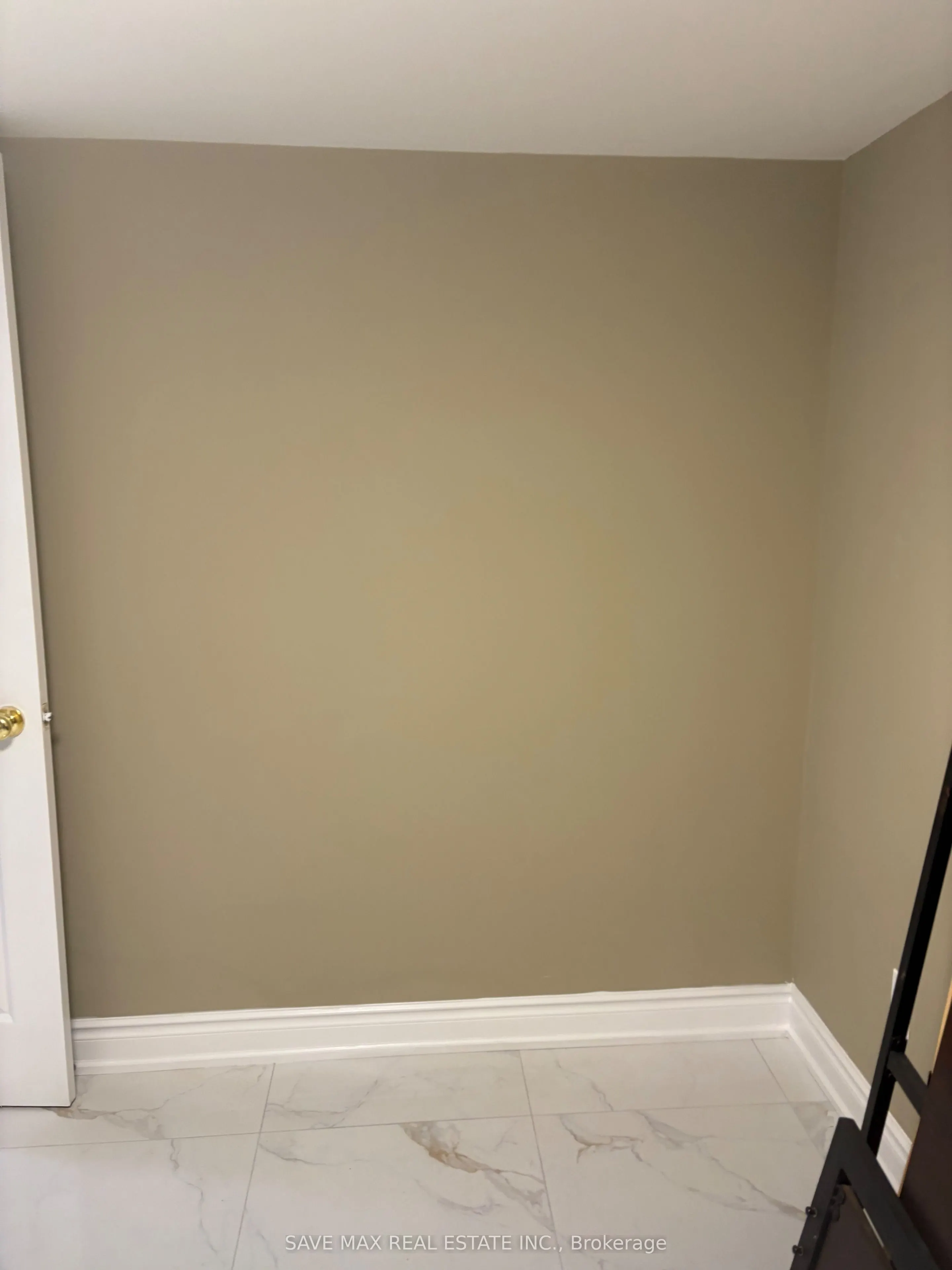 42 skylark Drive, #basement