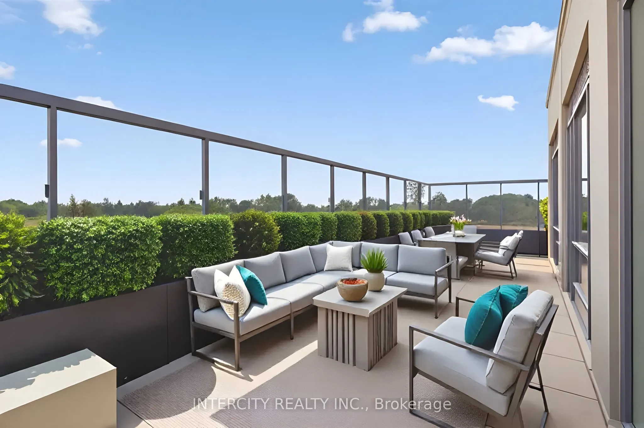 2075 King Road, #516