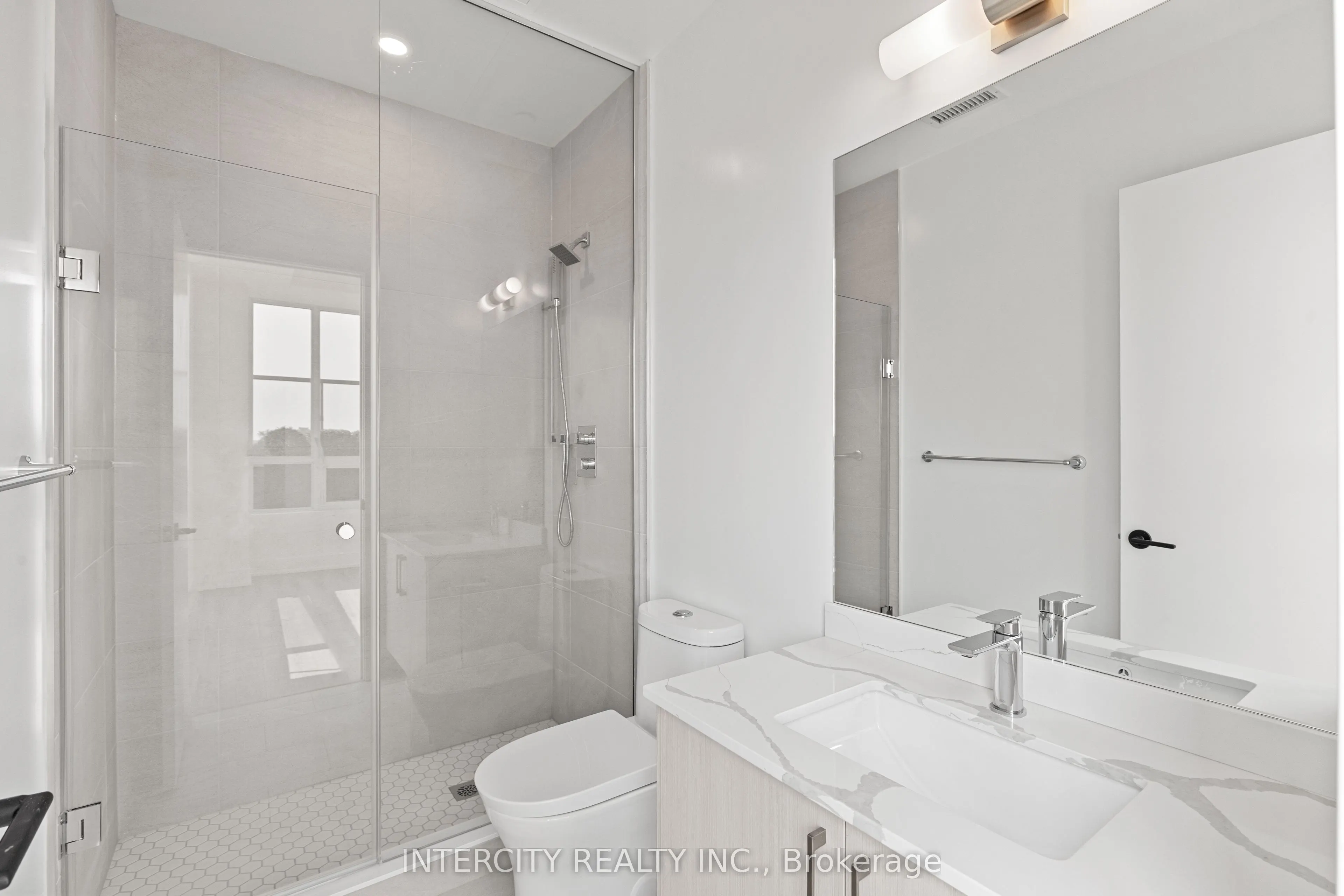 2075 King Road, #516
