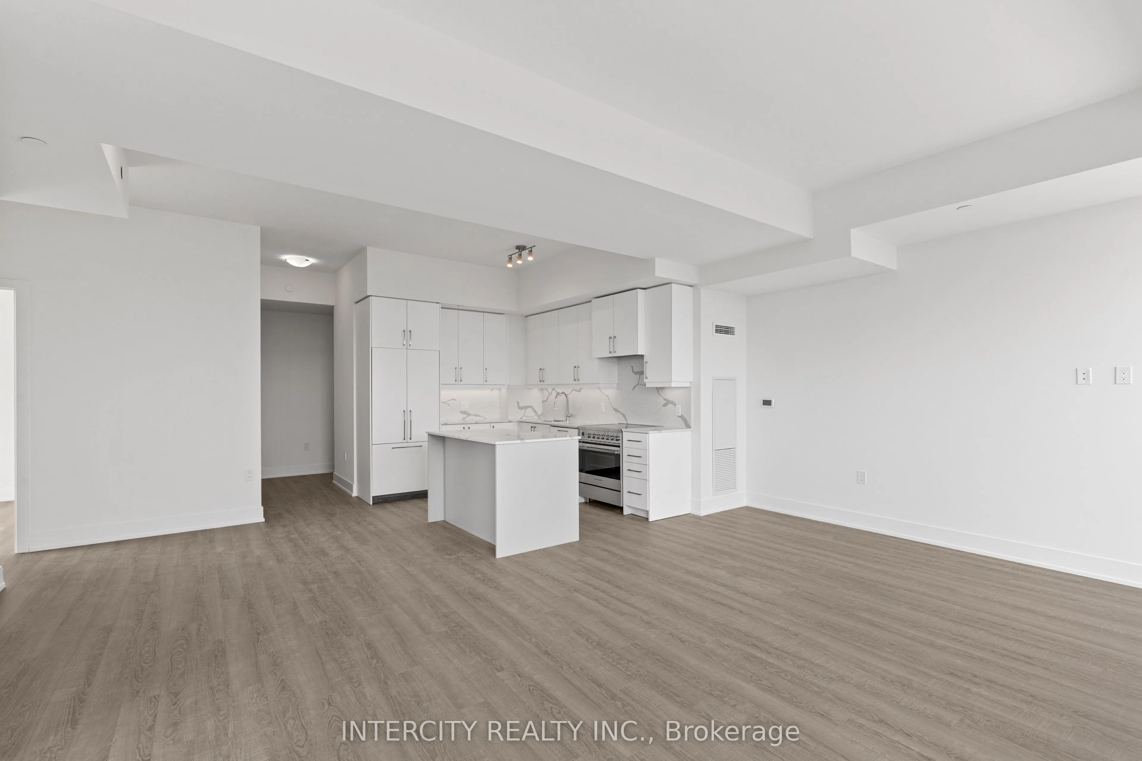 2075 King Road, #516