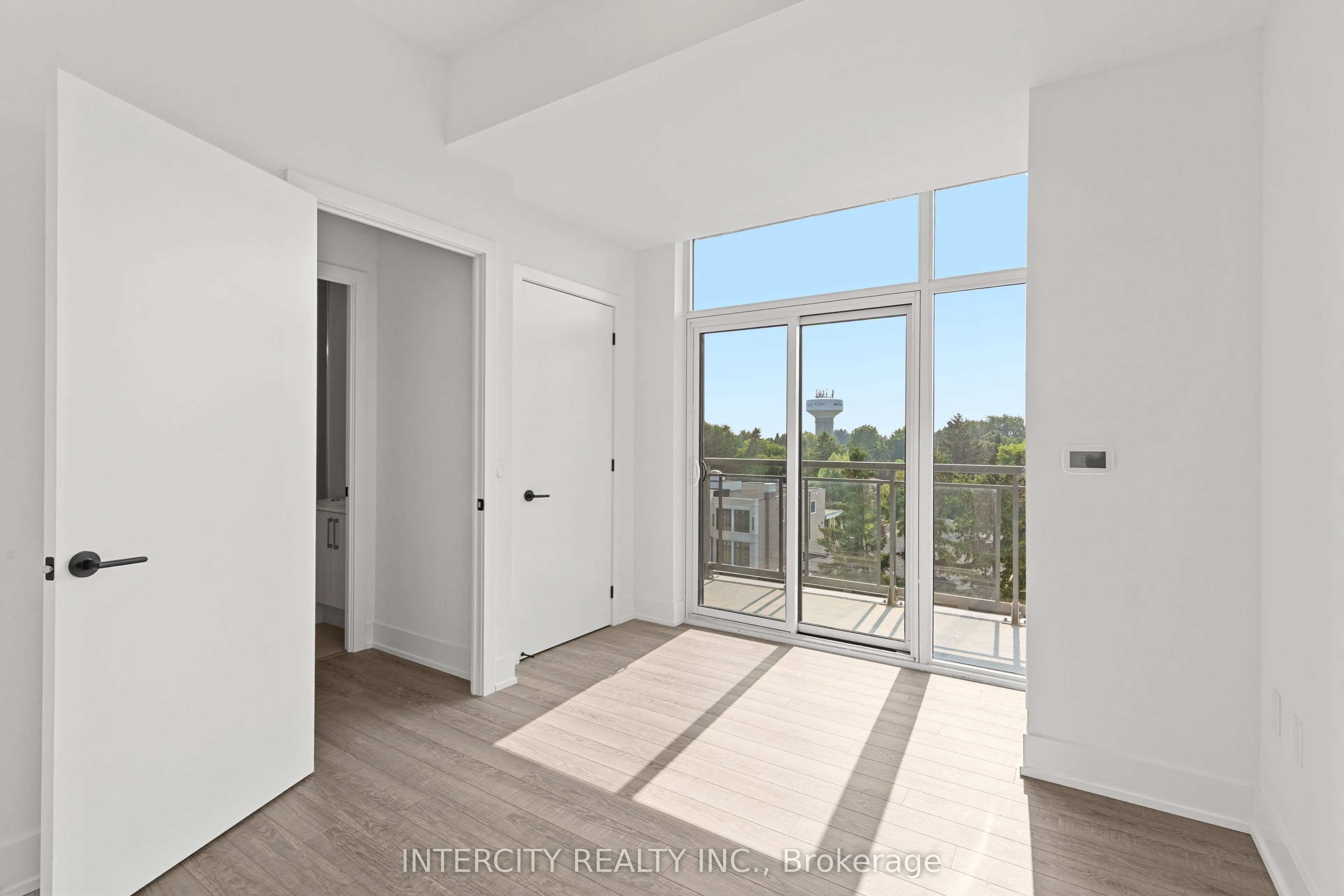 2075 King Road, #516