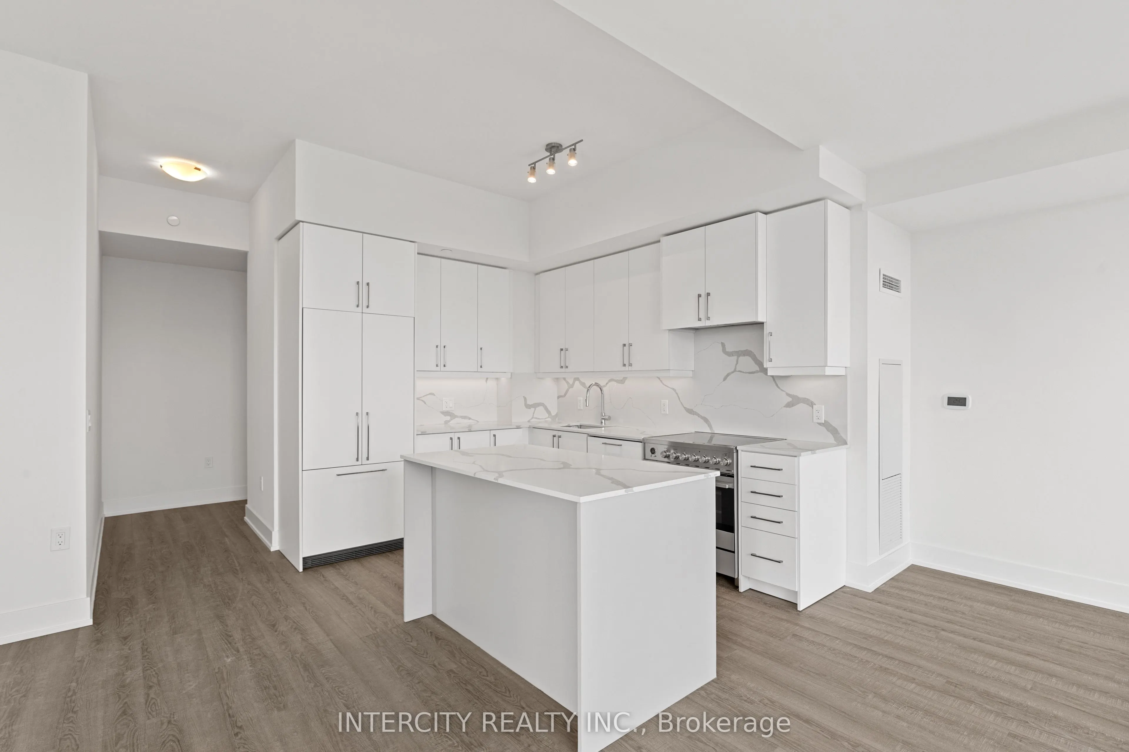 2075 King Road, #516