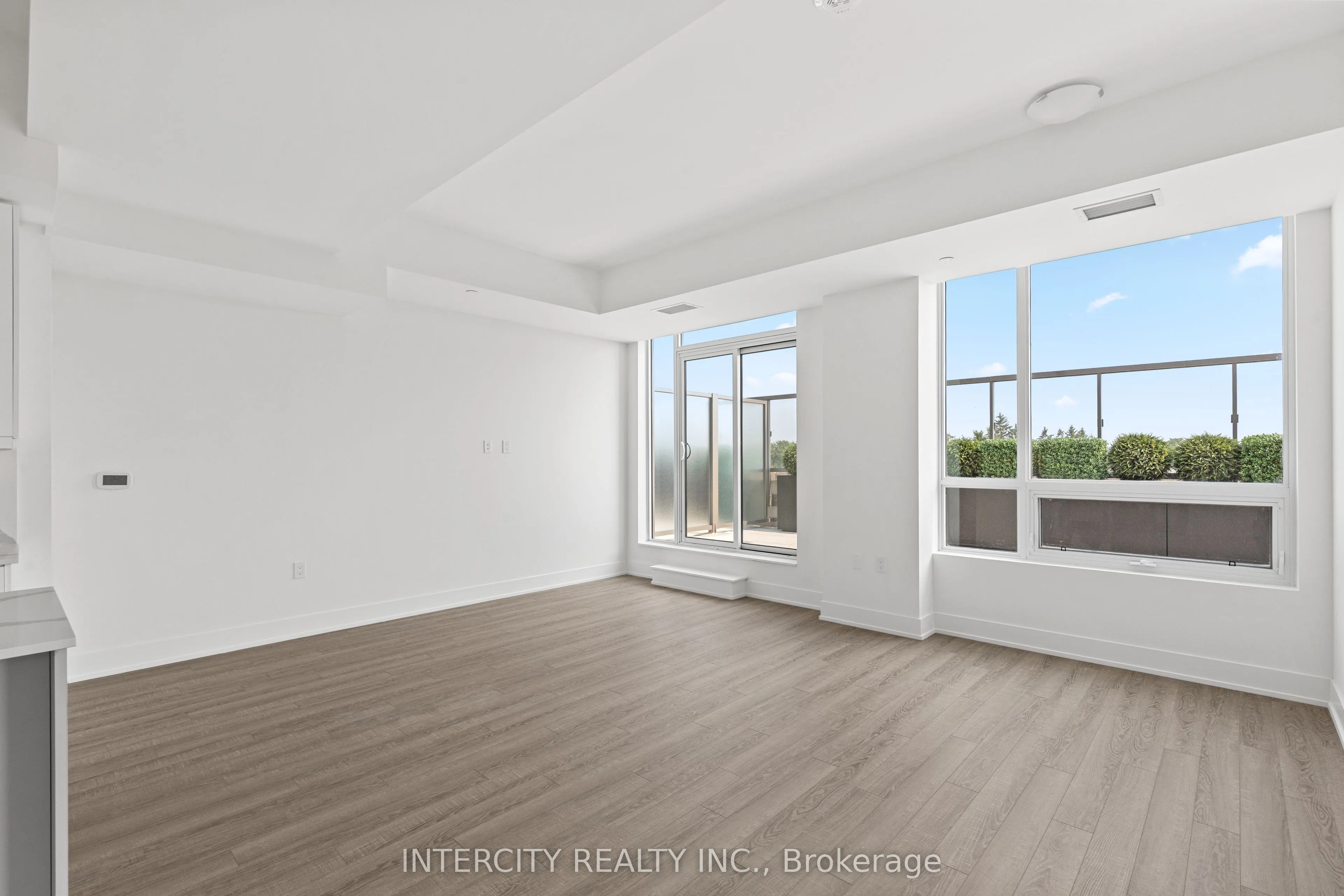 2075 King Road, #516