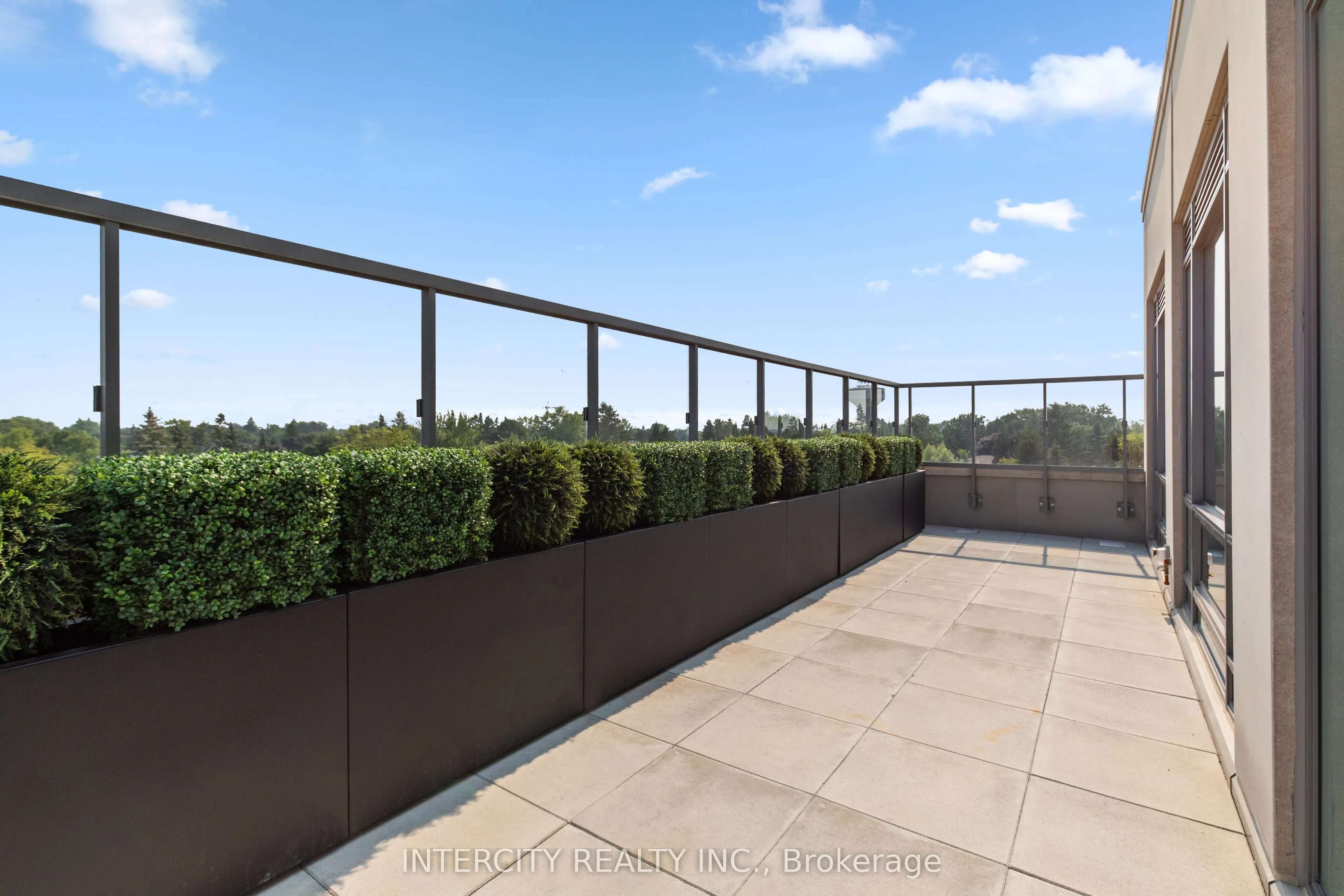 2075 King Road, #516