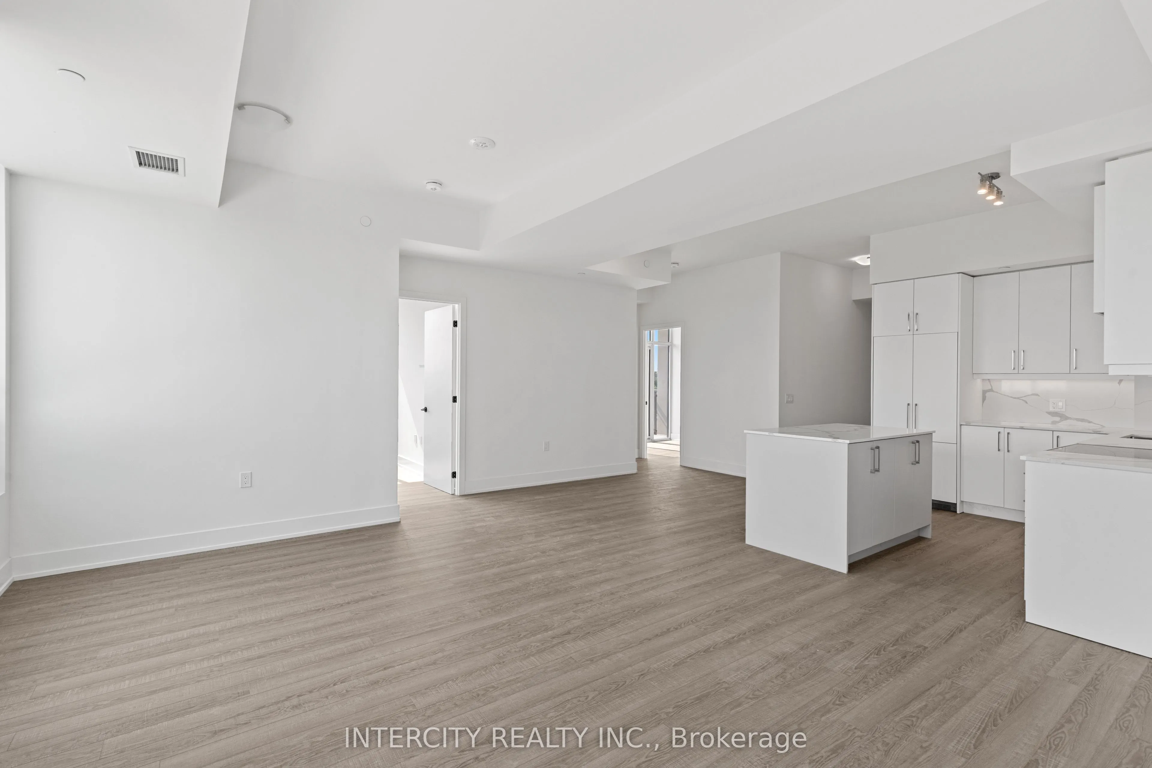 2075 King Road, #516
