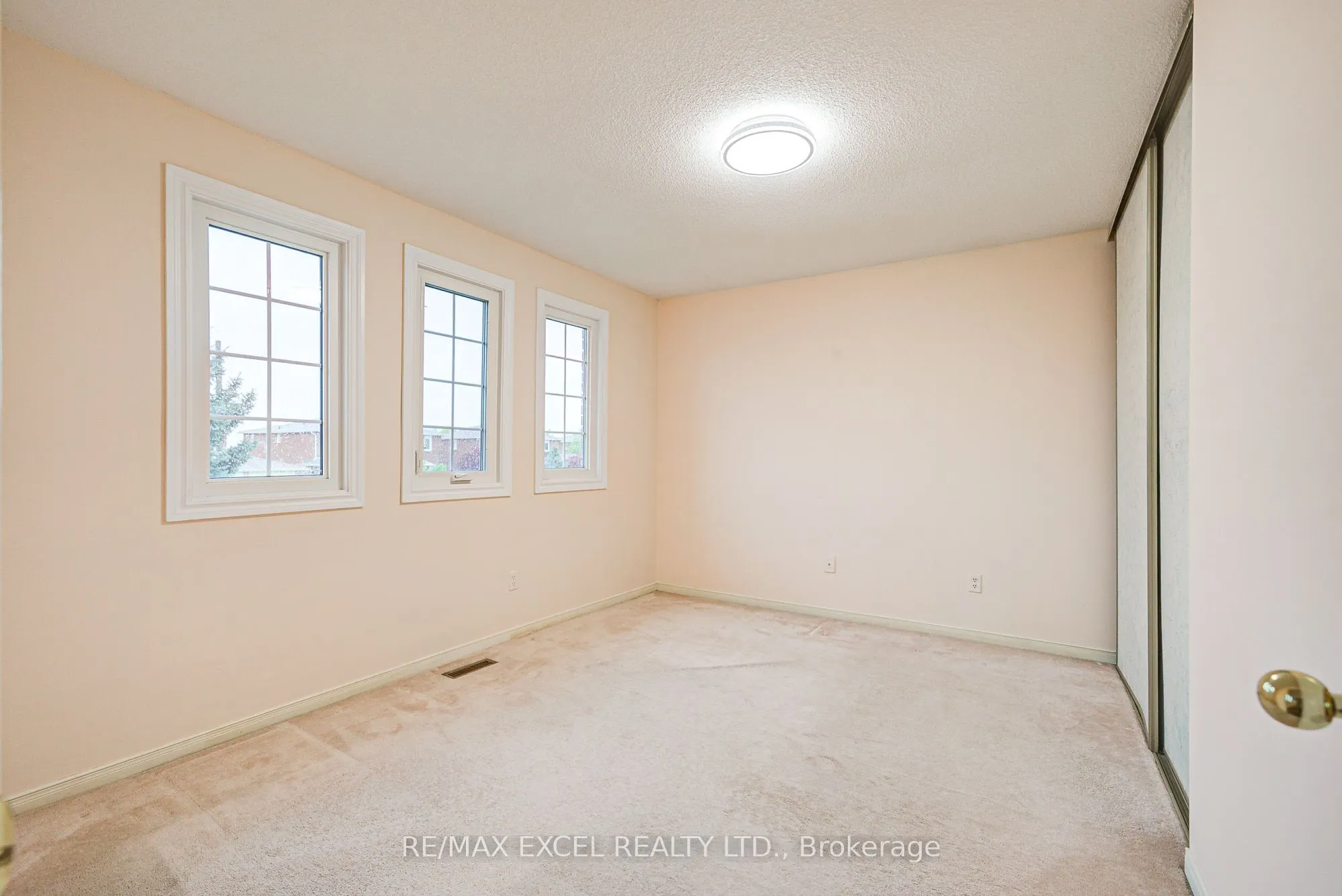 18 Tamara Drive