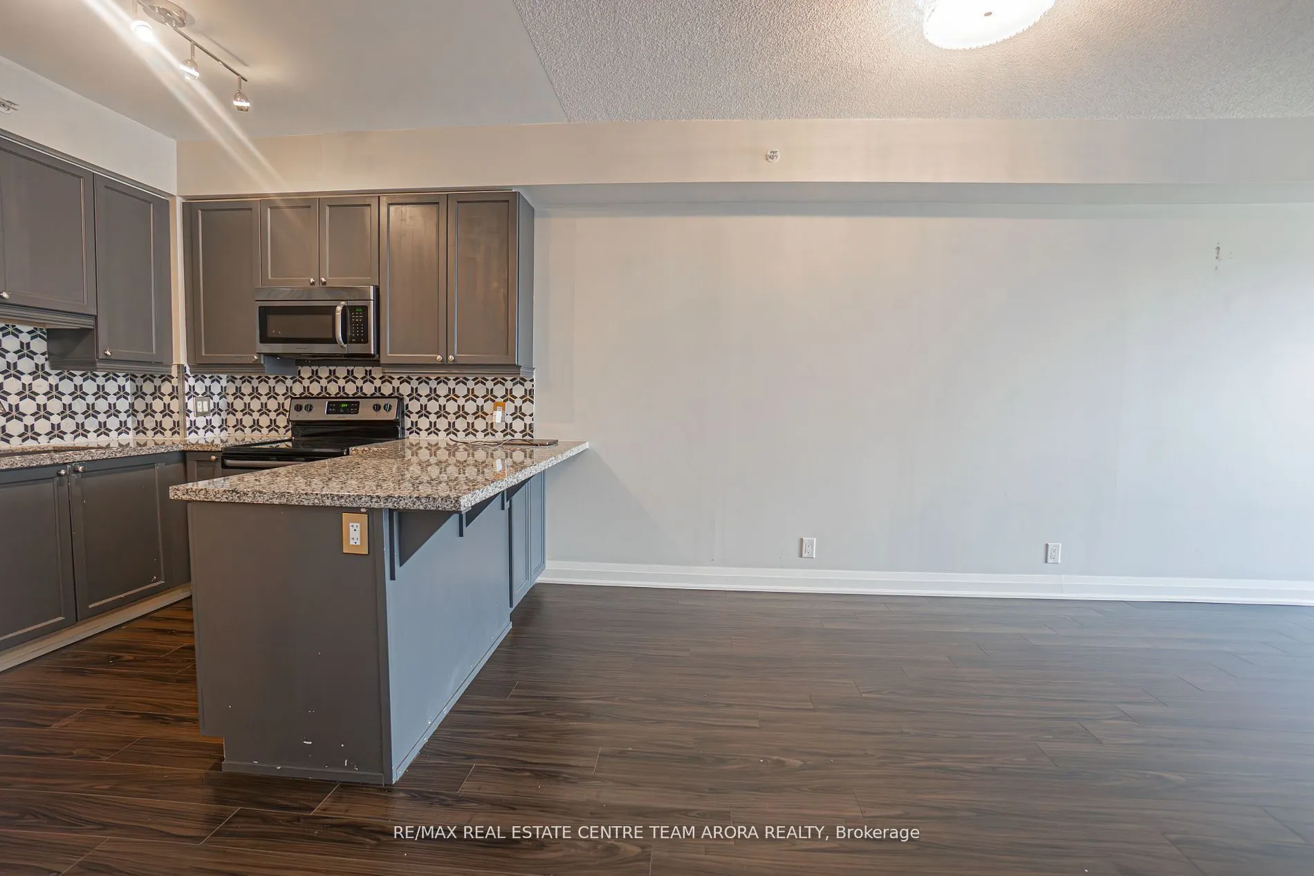 24 Woodstream Boulevard, #609