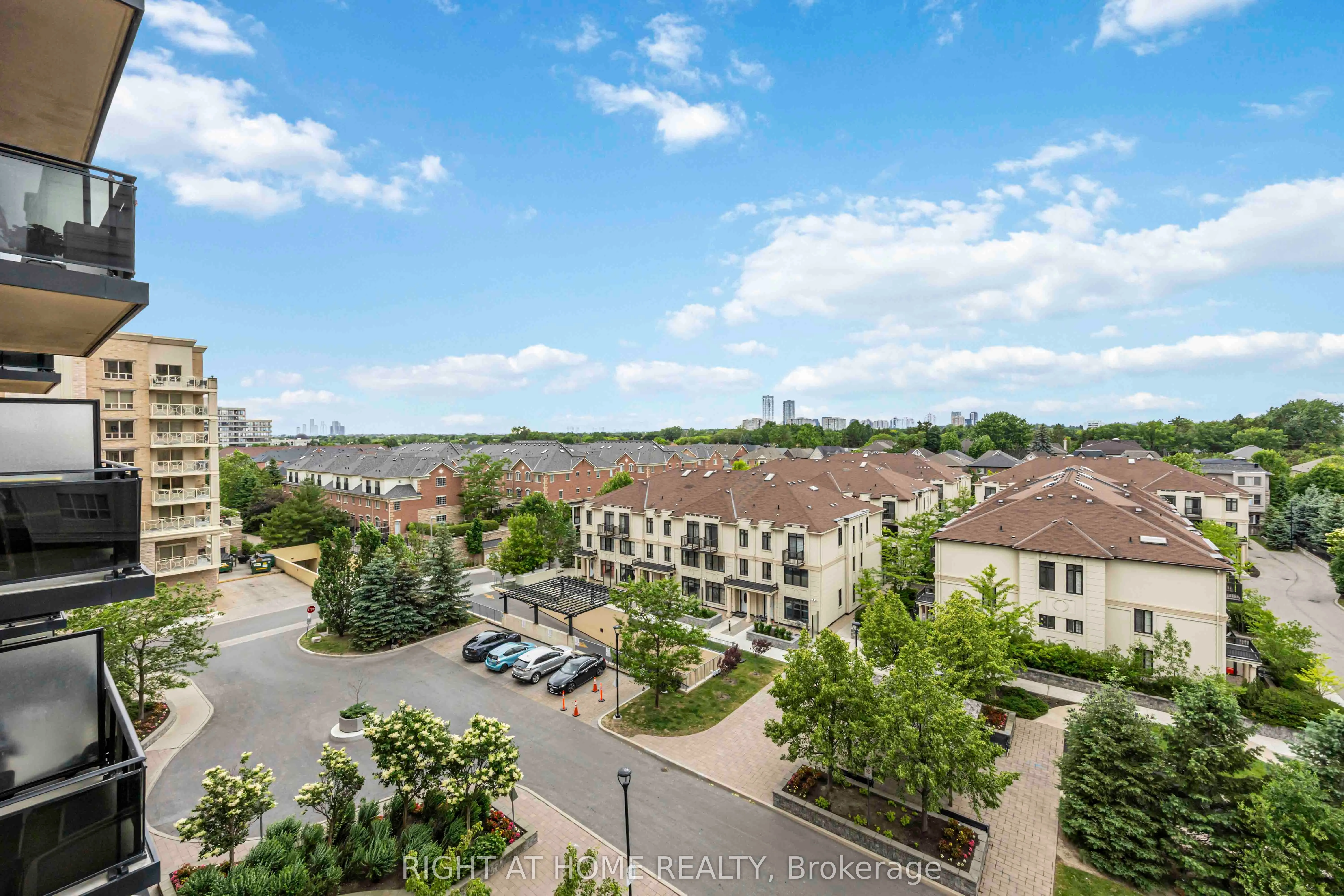 520 Steeles Avenue W, #703