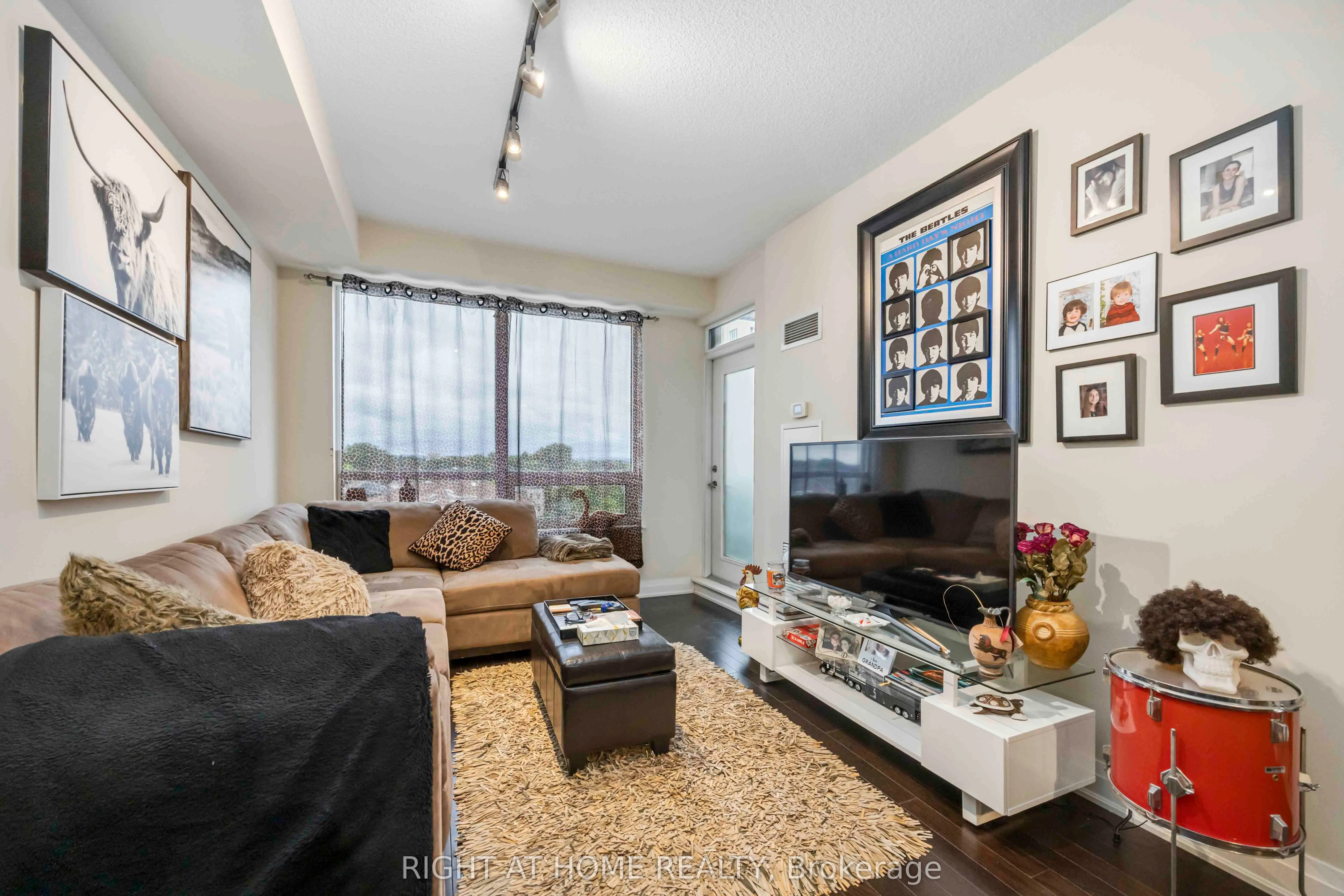 520 Steeles Avenue W, #703