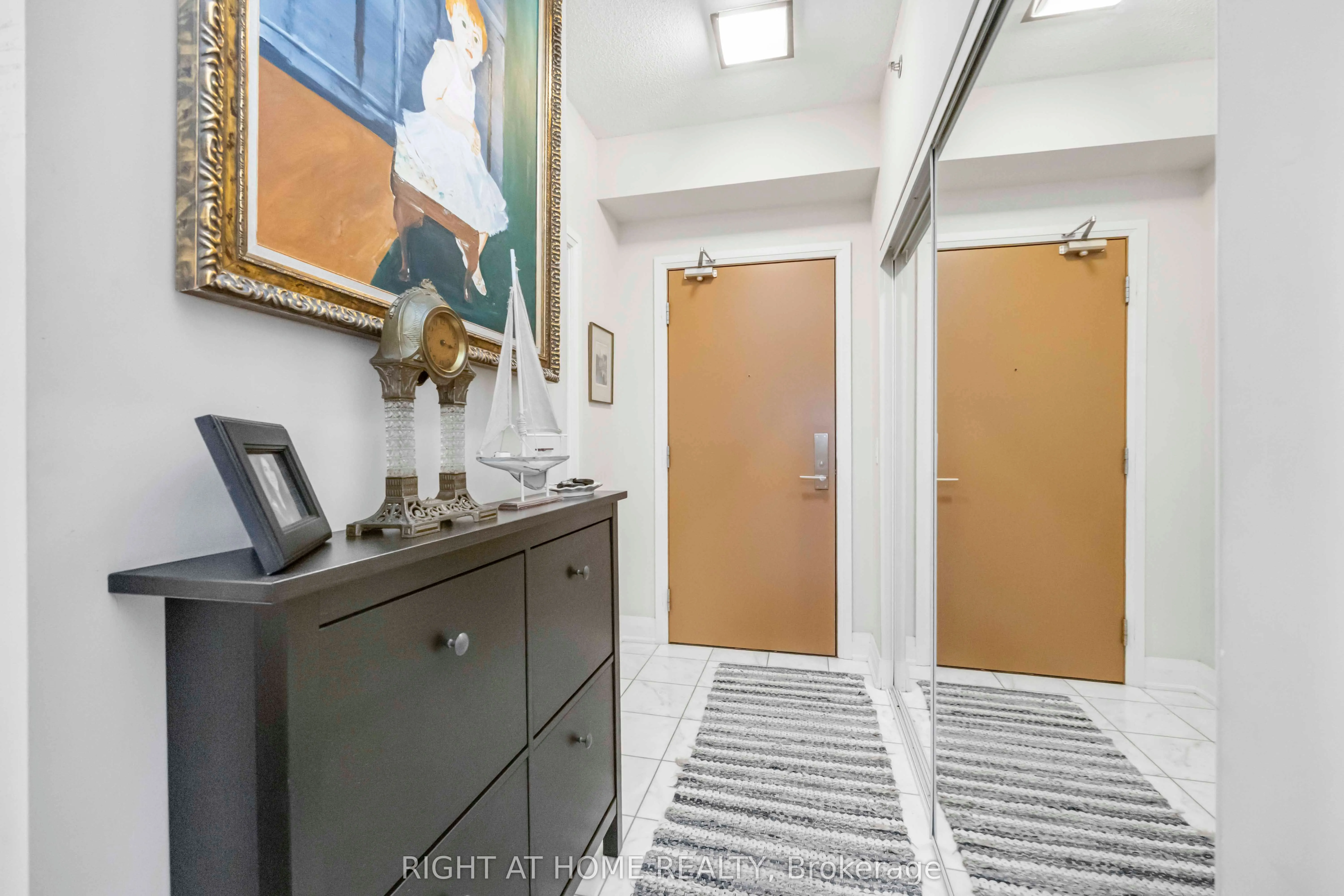 520 Steeles Avenue W, #703