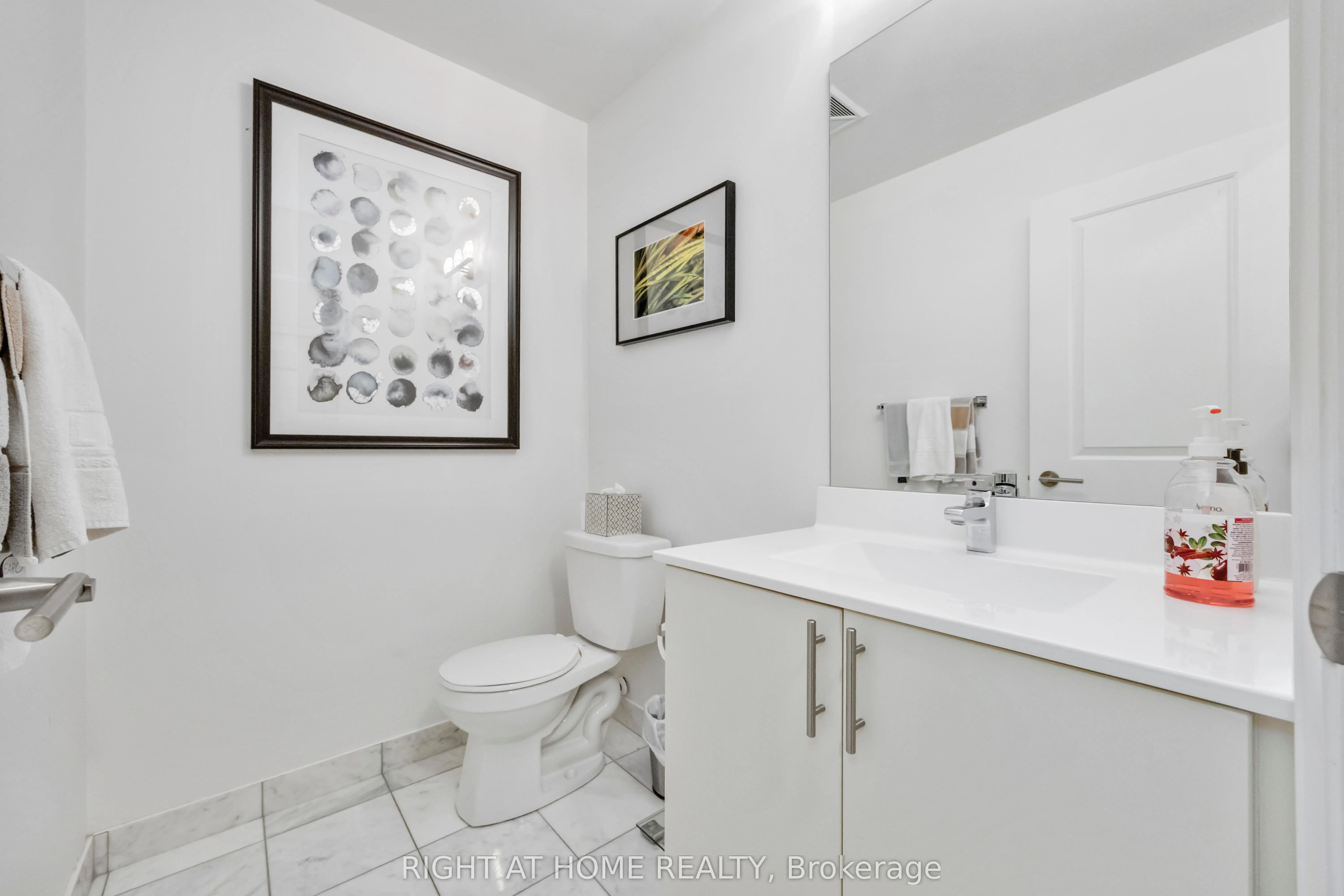 520 Steeles Avenue W, #703