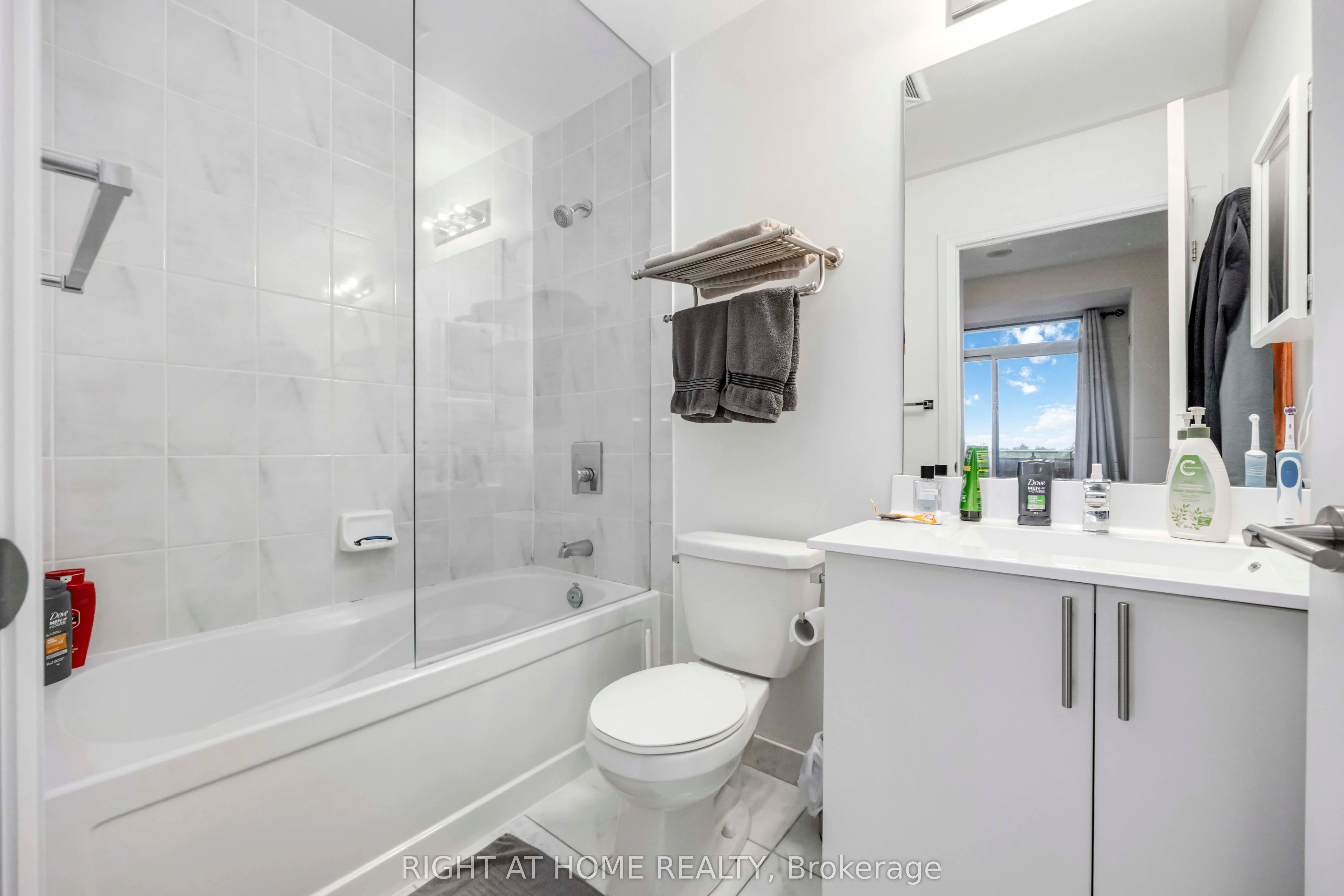 520 Steeles Avenue W, #703