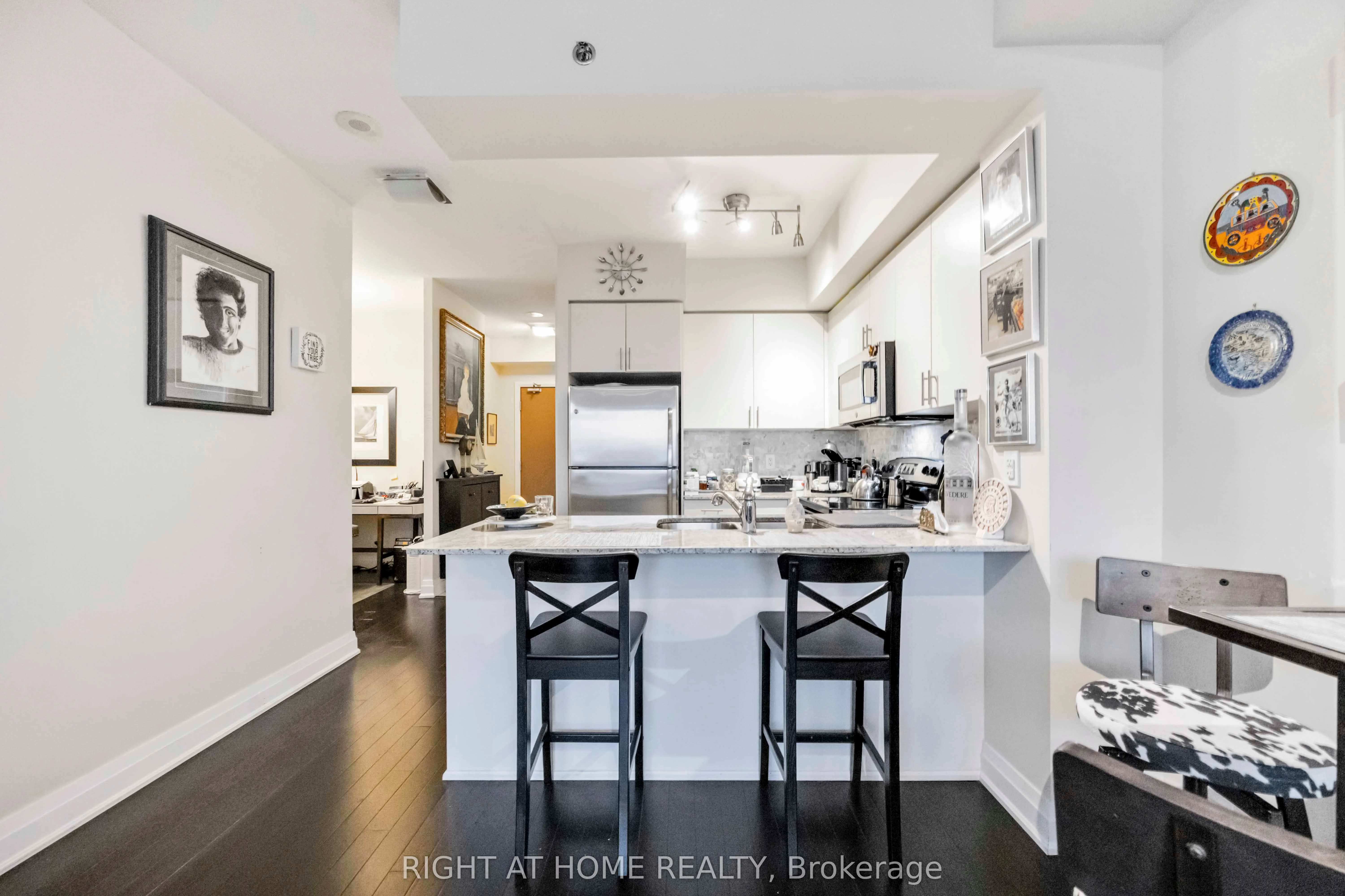 520 Steeles Avenue W, #703