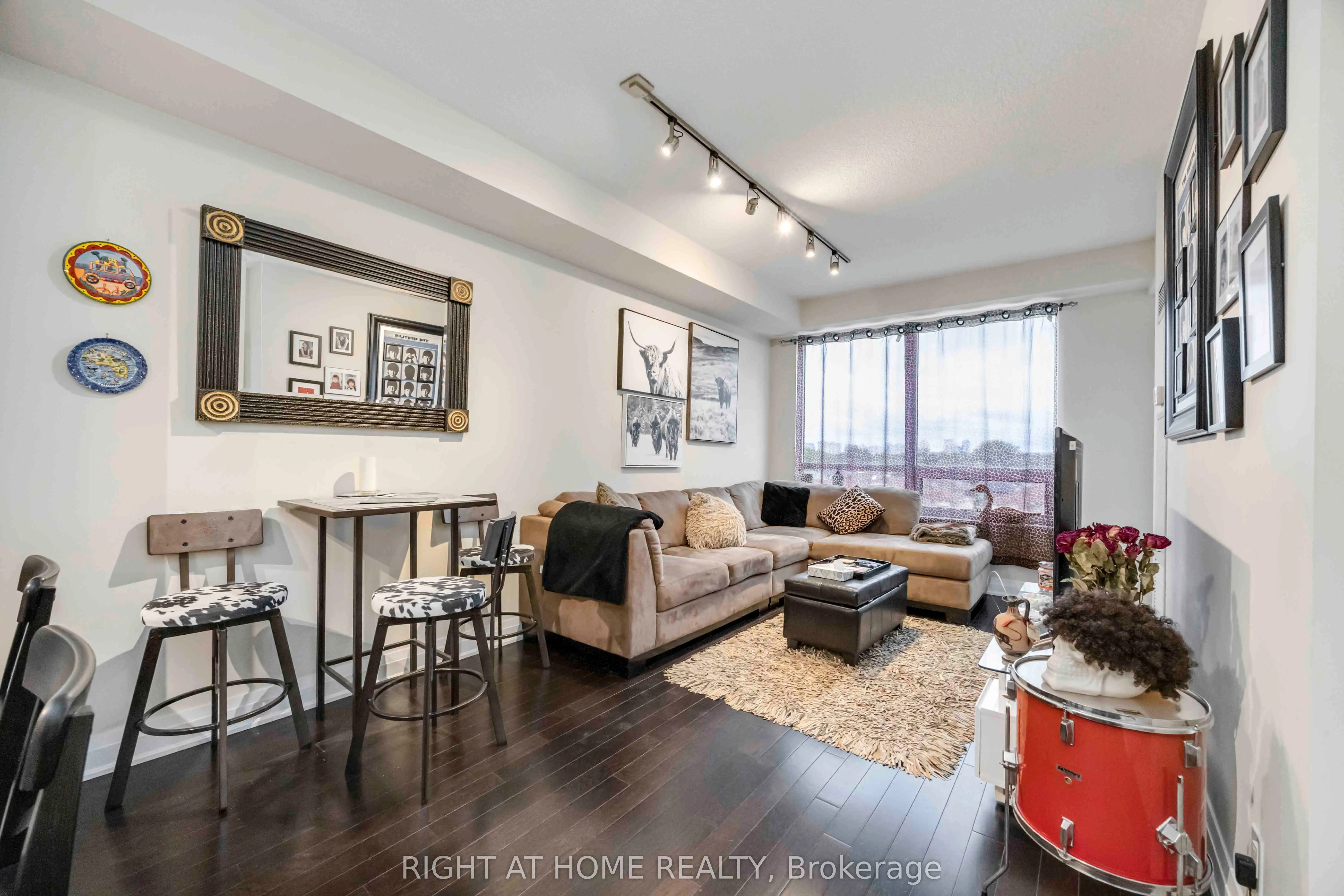 520 Steeles Avenue W, #703