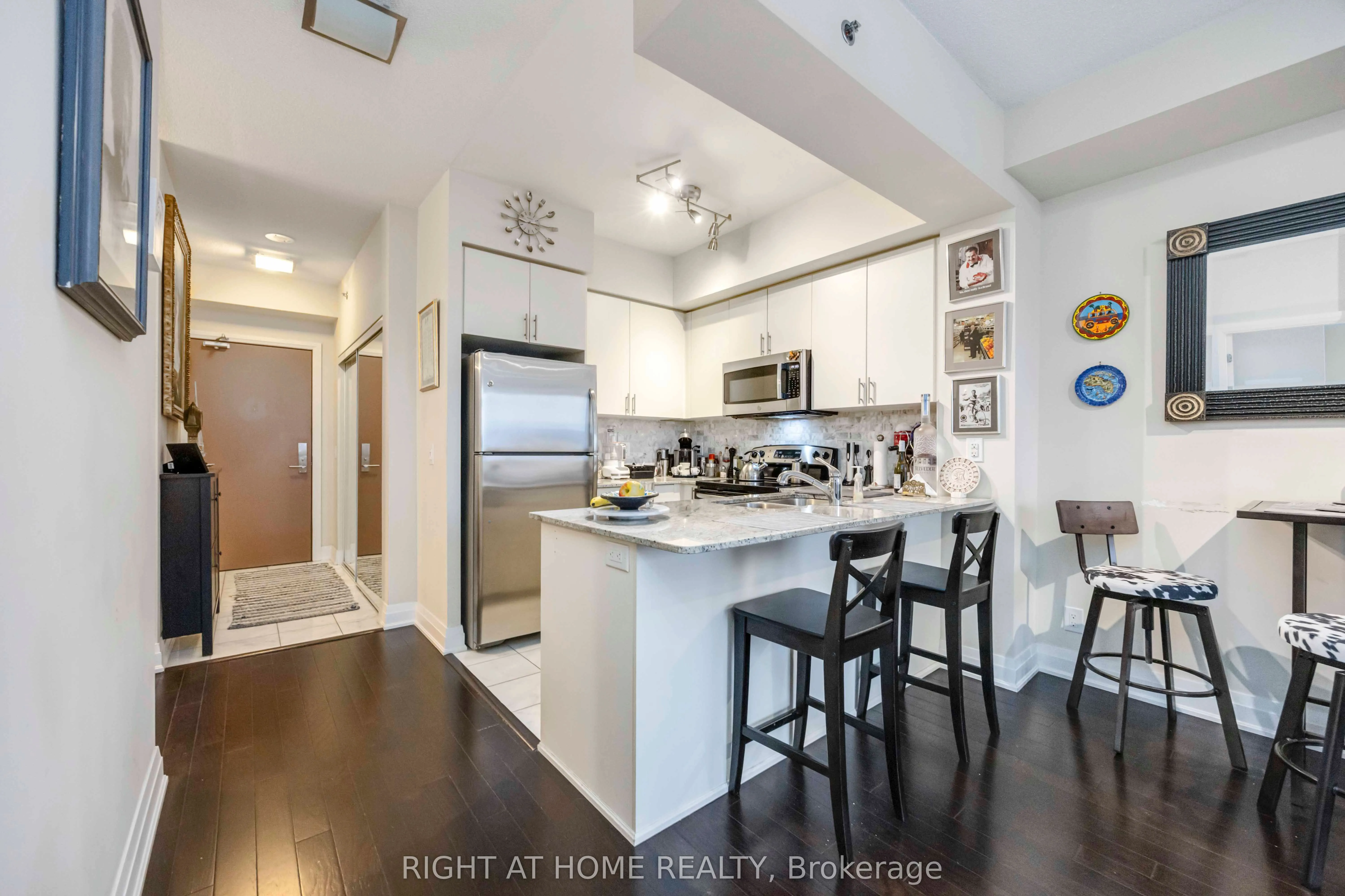 520 Steeles Avenue W, #703