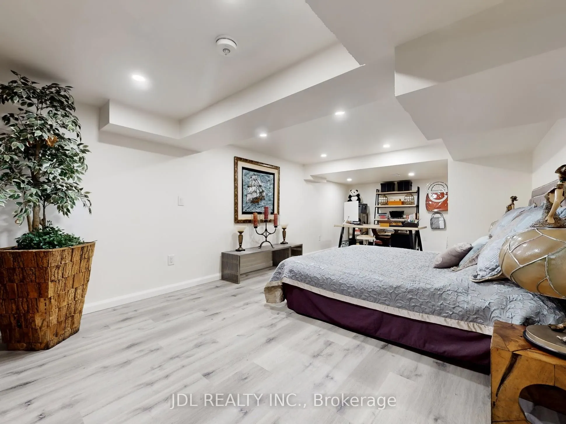 11 Hedge Road