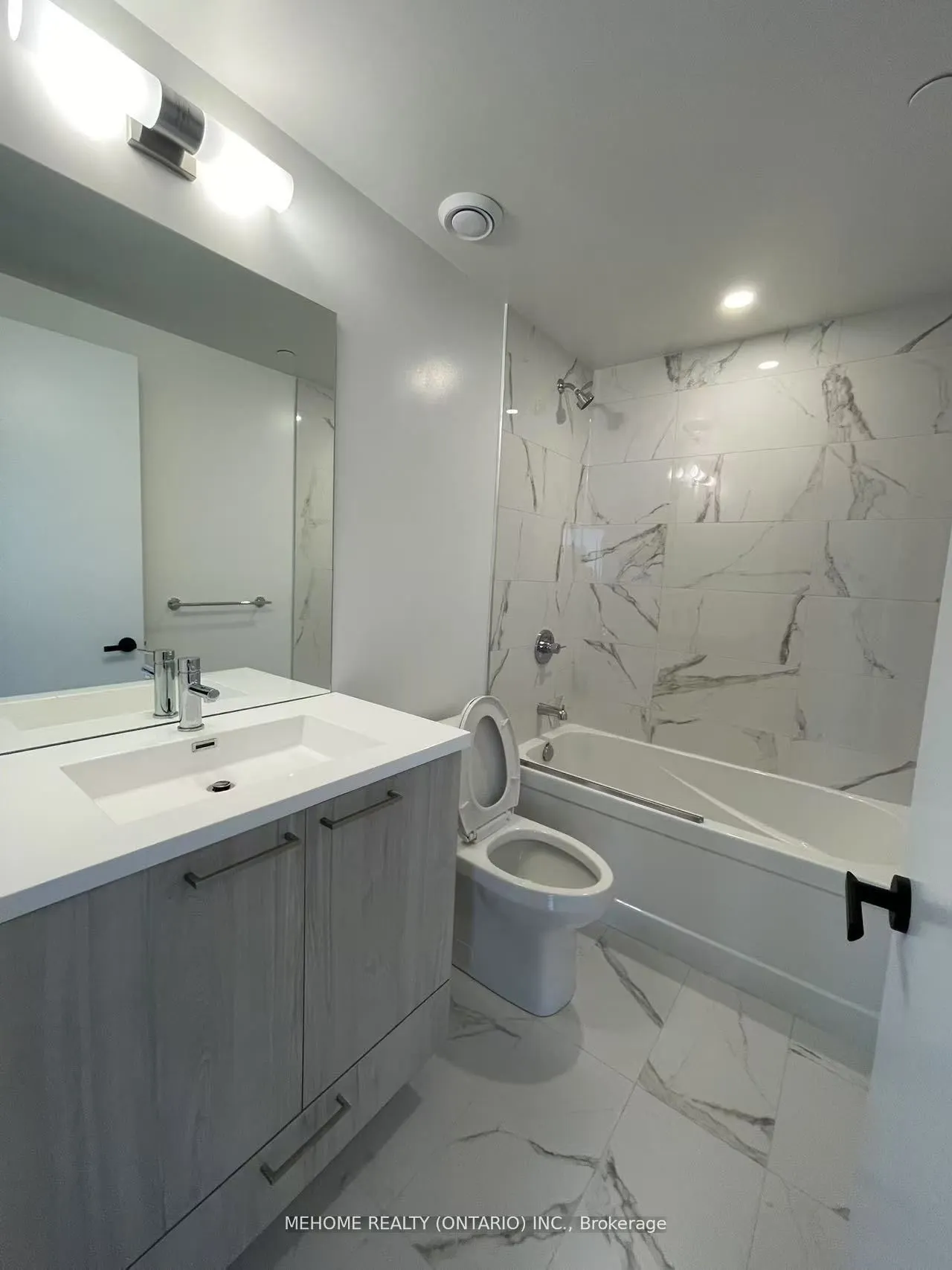 225 Commerce Street, #2902