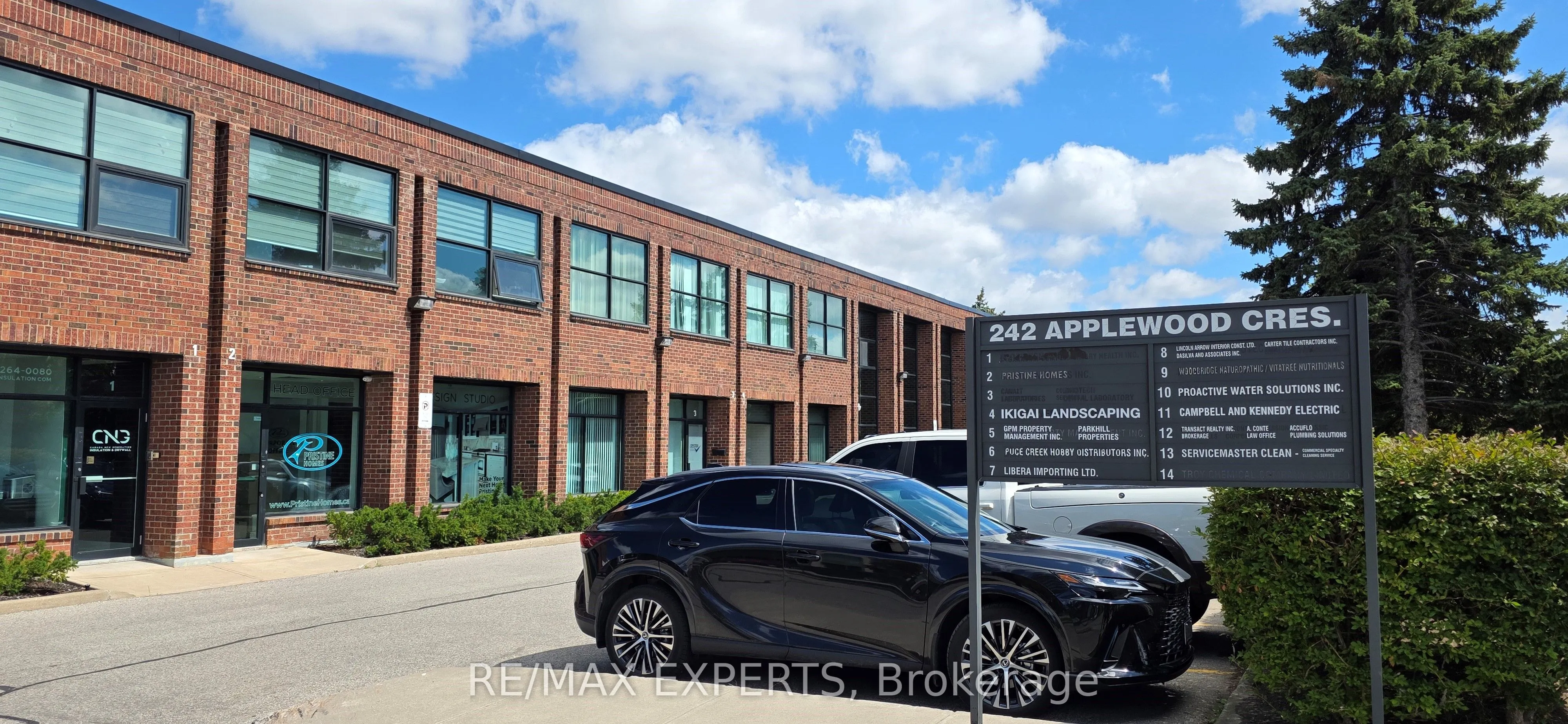 242 Applewood Crescent, #4