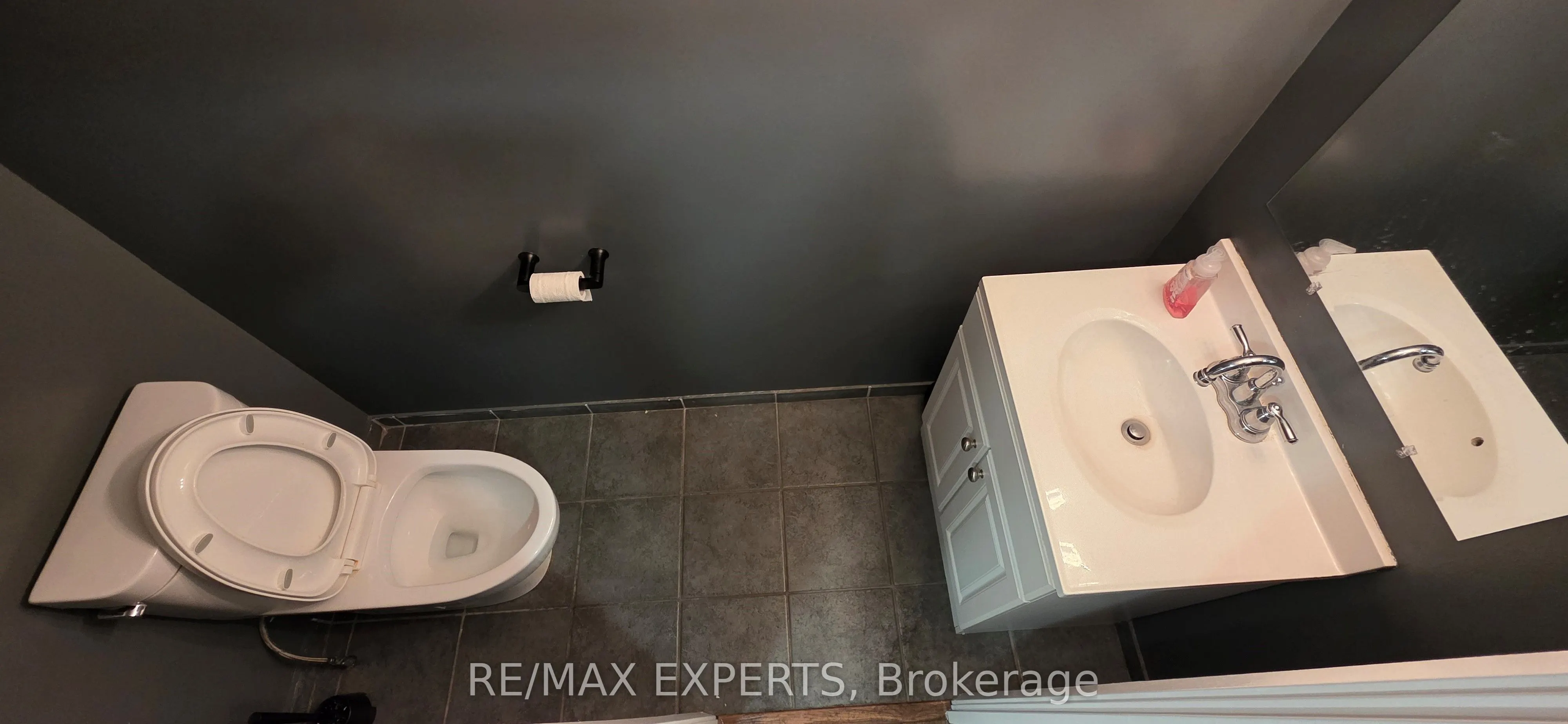 242 Applewood Crescent, #4