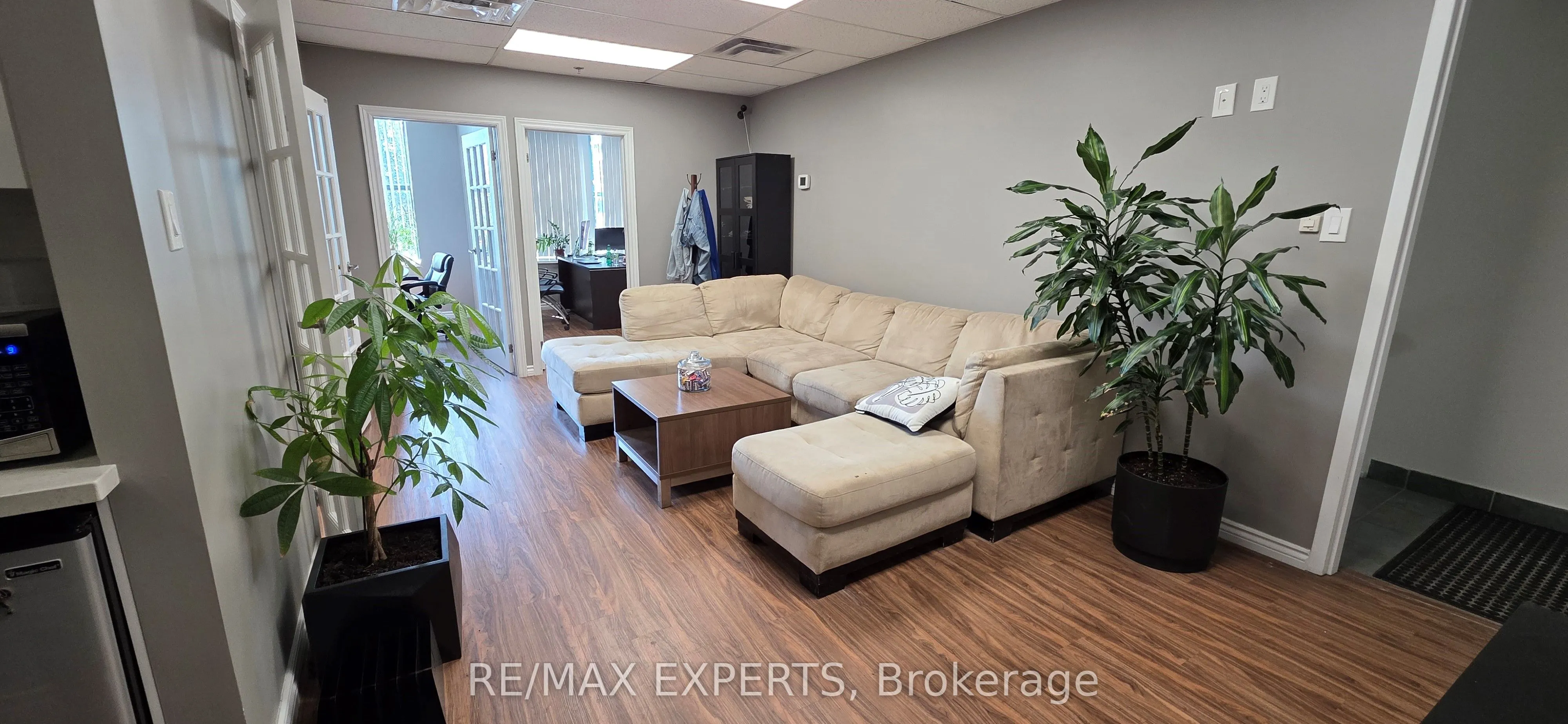 242 Applewood Crescent, #4