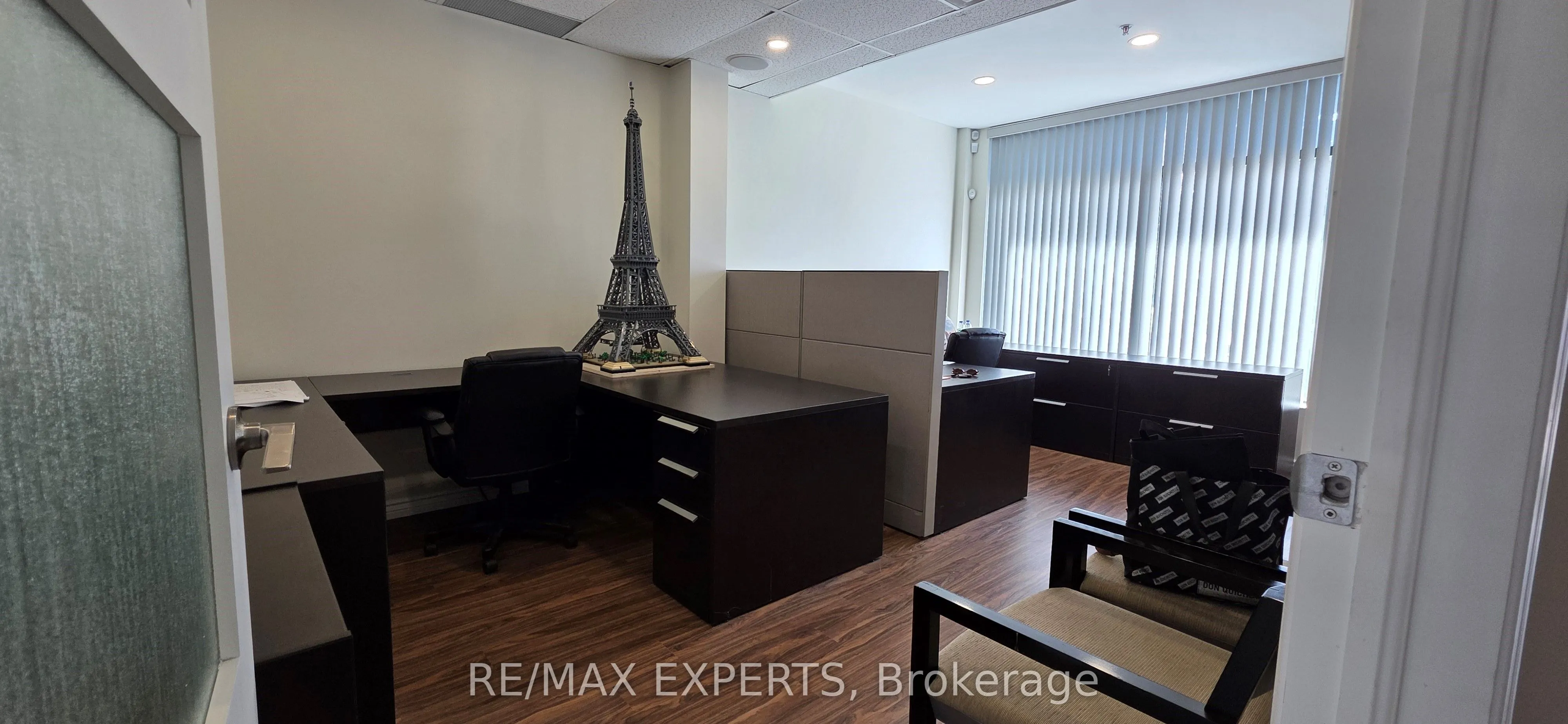 242 Applewood Crescent, #4