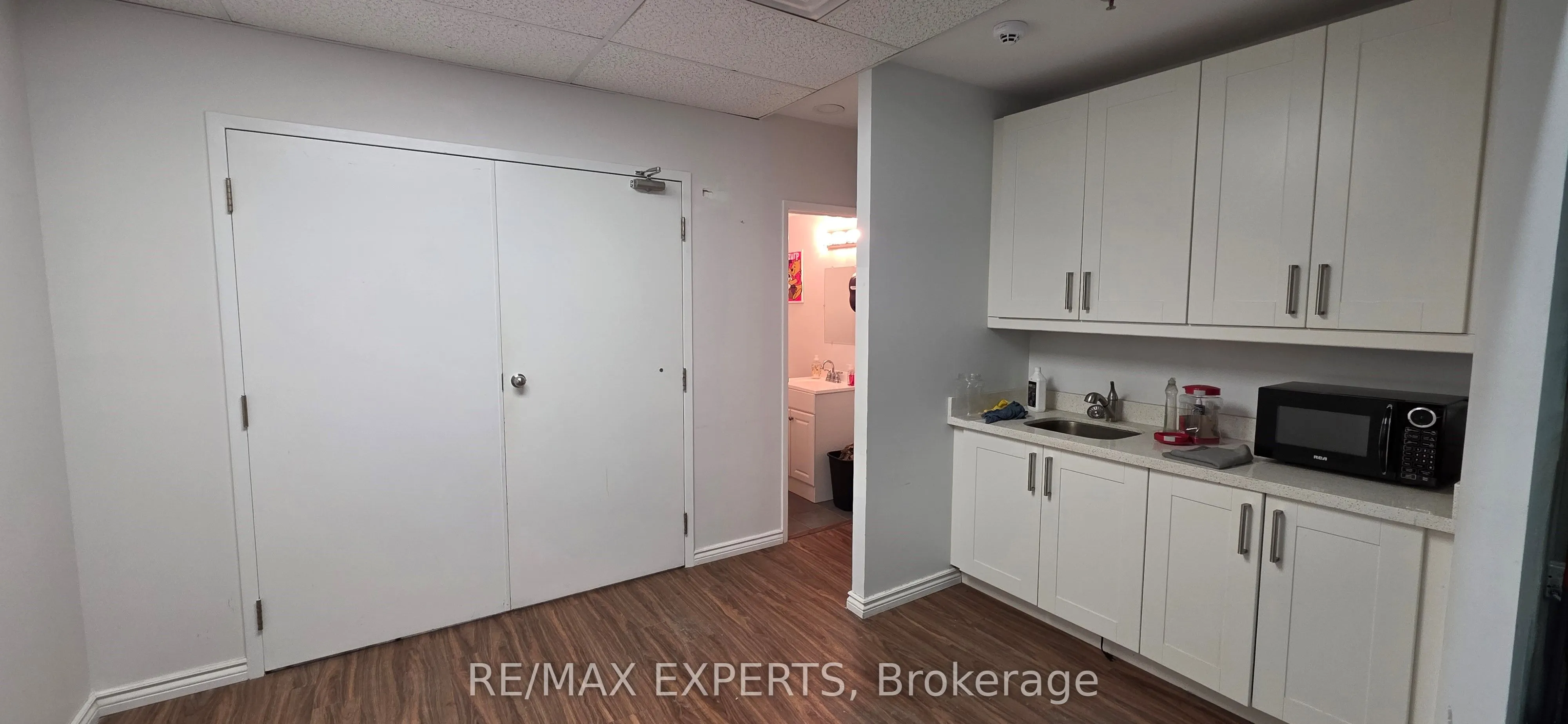 242 Applewood Crescent, #4