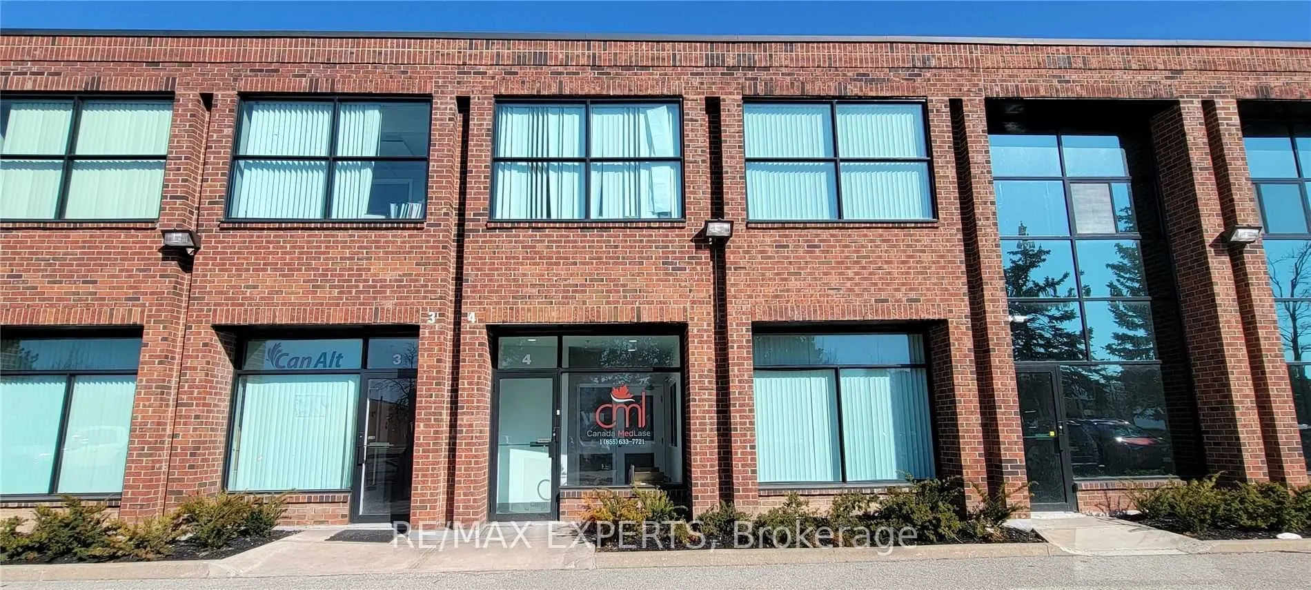 242 Applewood Crescent, #4
